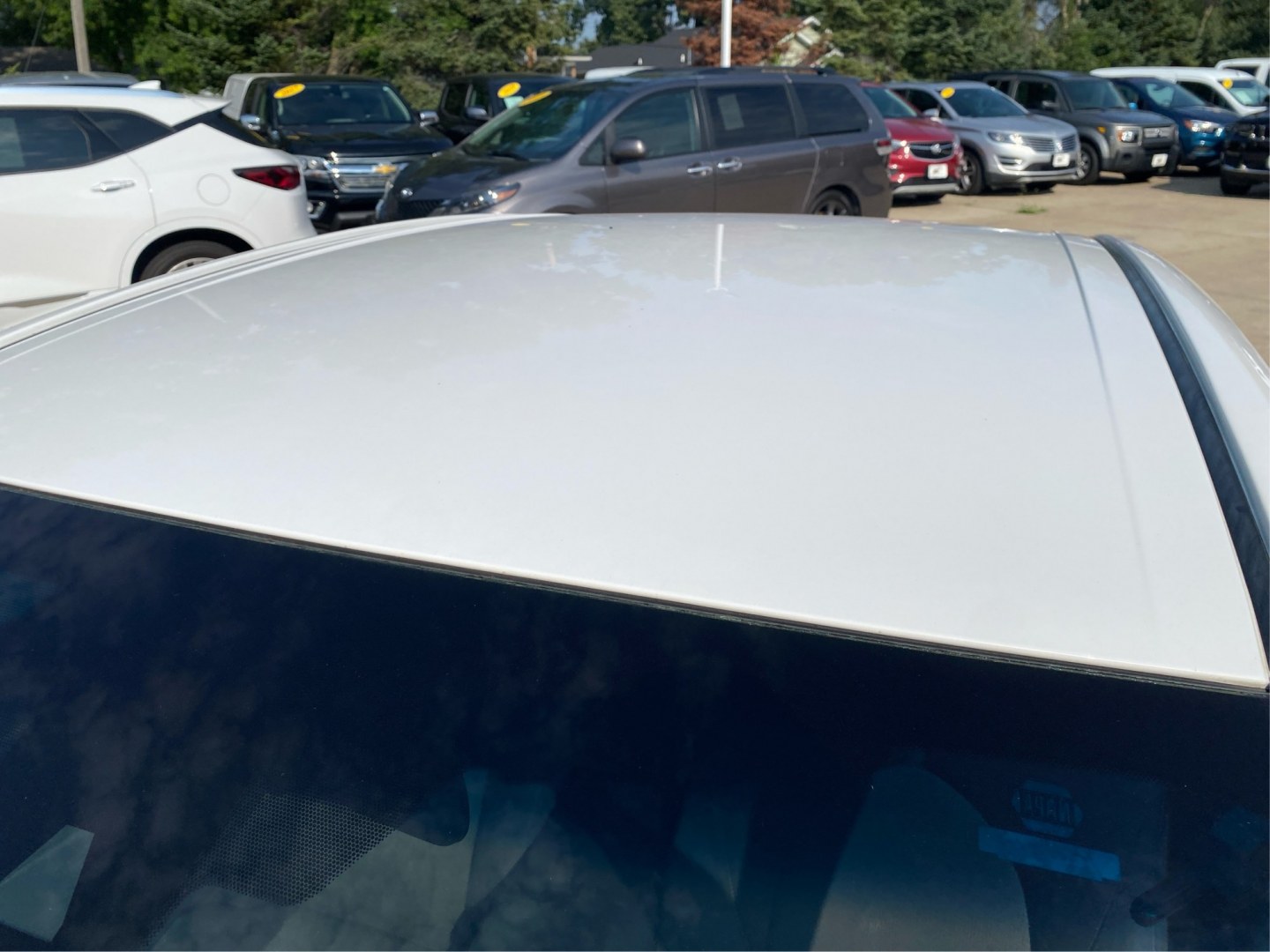 2018 WHITE TOYOTA CAMRY L (4T1B11HK8JU) with an 2.5L engine, Automatic transmission, located at 908 SE 14th Street, Des Moines, IA, 50317, (515) 281-0330, 41.580303, -93.597046- Photo#11
