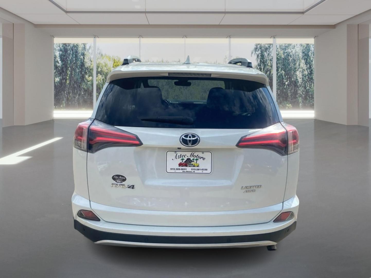 2016 WHITE TOYOTA RAV4 LIMITED (2T3DFREV9GW) with an 2.5L engine, Automatic transmission, located at 908 SE 14th Street, Des Moines, IA, 50317, (515) 281-0330, 41.580303, -93.597046- Photo#3