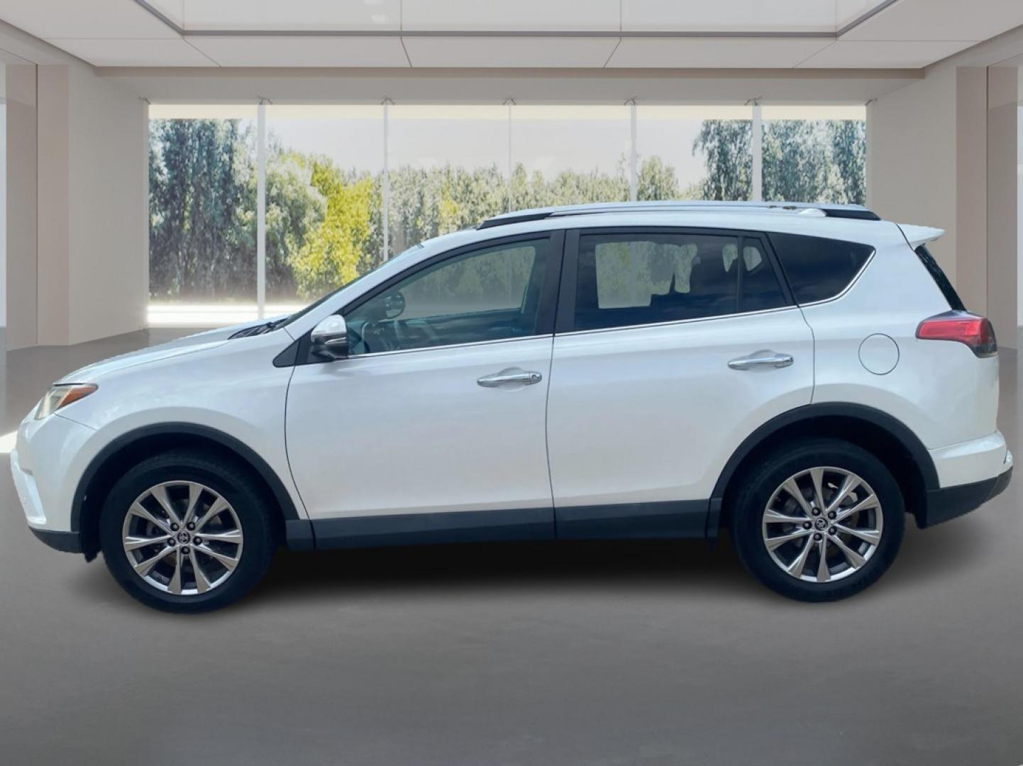 2016 WHITE TOYOTA RAV4 LIMITED (2T3DFREV9GW) with an 2.5L engine, Automatic transmission, located at 908 SE 14th Street, Des Moines, IA, 50317, (515) 281-0330, 41.580303, -93.597046- Photo#5