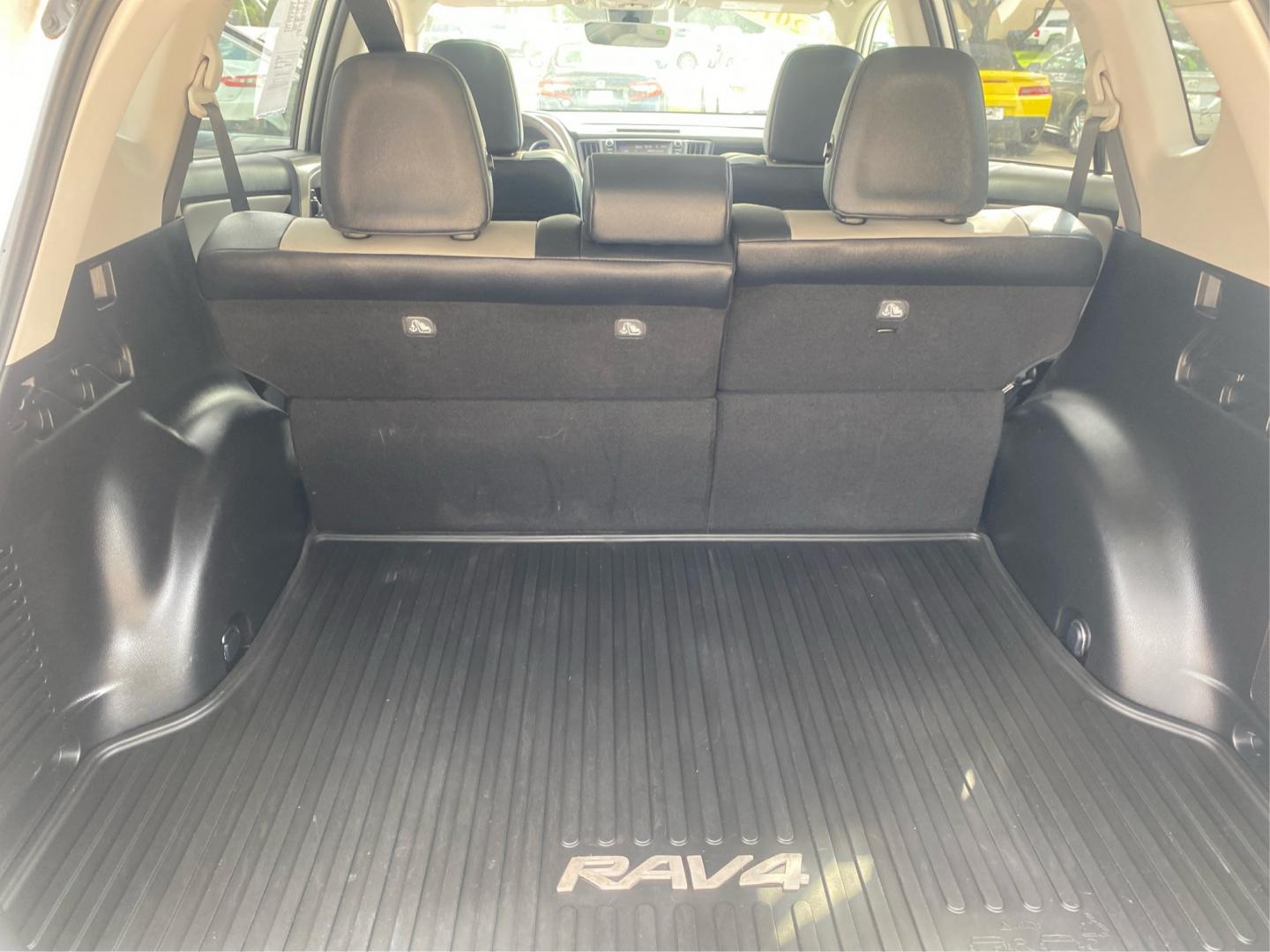 2016 WHITE TOYOTA RAV4 LIMITED (2T3DFREV9GW) with an 2.5L engine, Automatic transmission, located at 908 SE 14th Street, Des Moines, IA, 50317, (515) 281-0330, 41.580303, -93.597046- Photo#12