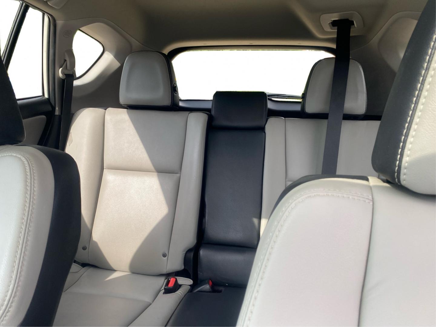 2016 WHITE TOYOTA RAV4 LIMITED (2T3DFREV9GW) with an 2.5L engine, Automatic transmission, located at 908 SE 14th Street, Des Moines, IA, 50317, (515) 281-0330, 41.580303, -93.597046- Photo#14