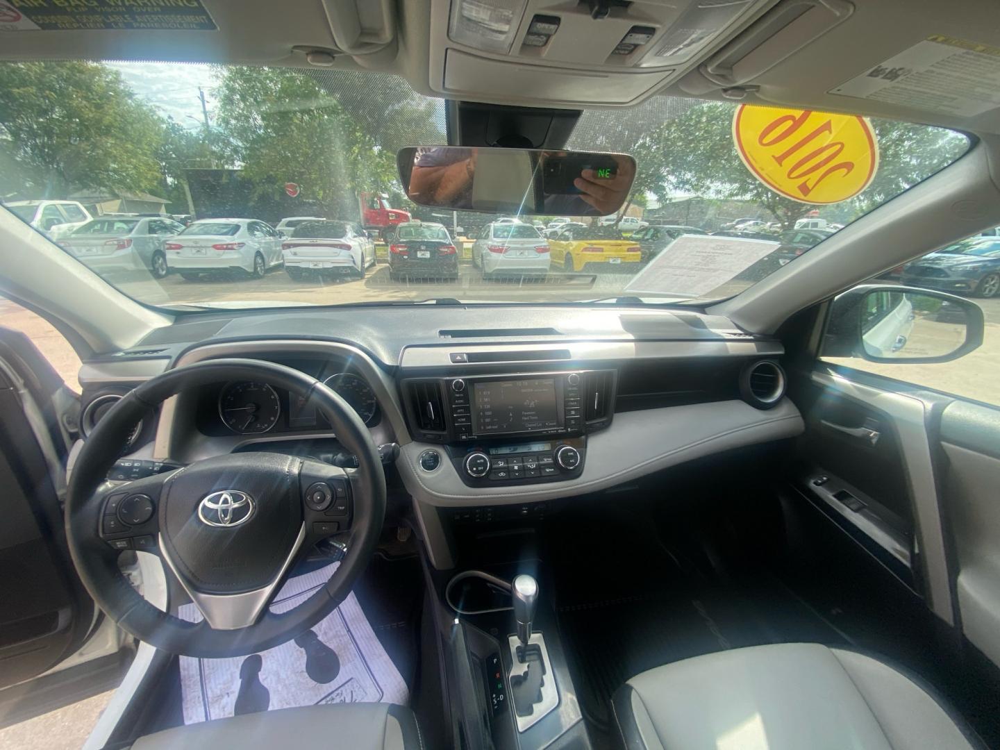 2016 WHITE TOYOTA RAV4 LIMITED (2T3DFREV9GW) with an 2.5L engine, Automatic transmission, located at 908 SE 14th Street, Des Moines, IA, 50317, (515) 281-0330, 41.580303, -93.597046- Photo#21