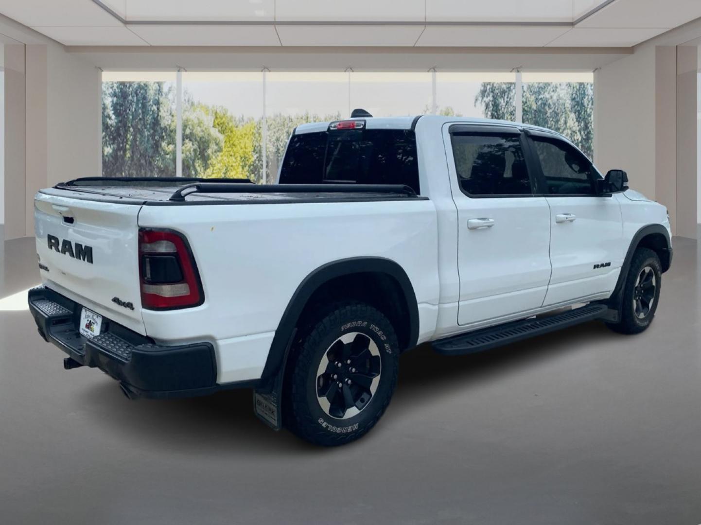2022 WHITE RAM 1500 REBEL (1C6SRFLT1NN) with an 5.7L engine, Automatic transmission, located at 908 SE 14th Street, Des Moines, IA, 50317, (515) 281-0330, 41.580303, -93.597046- Photo#2