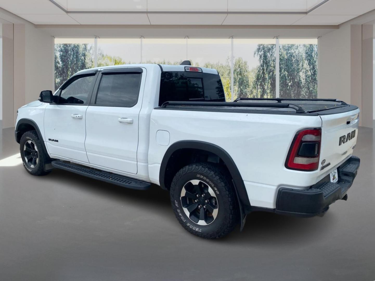 2022 WHITE RAM 1500 REBEL (1C6SRFLT1NN) with an 5.7L engine, Automatic transmission, located at 908 SE 14th Street, Des Moines, IA, 50317, (515) 281-0330, 41.580303, -93.597046- Photo#4