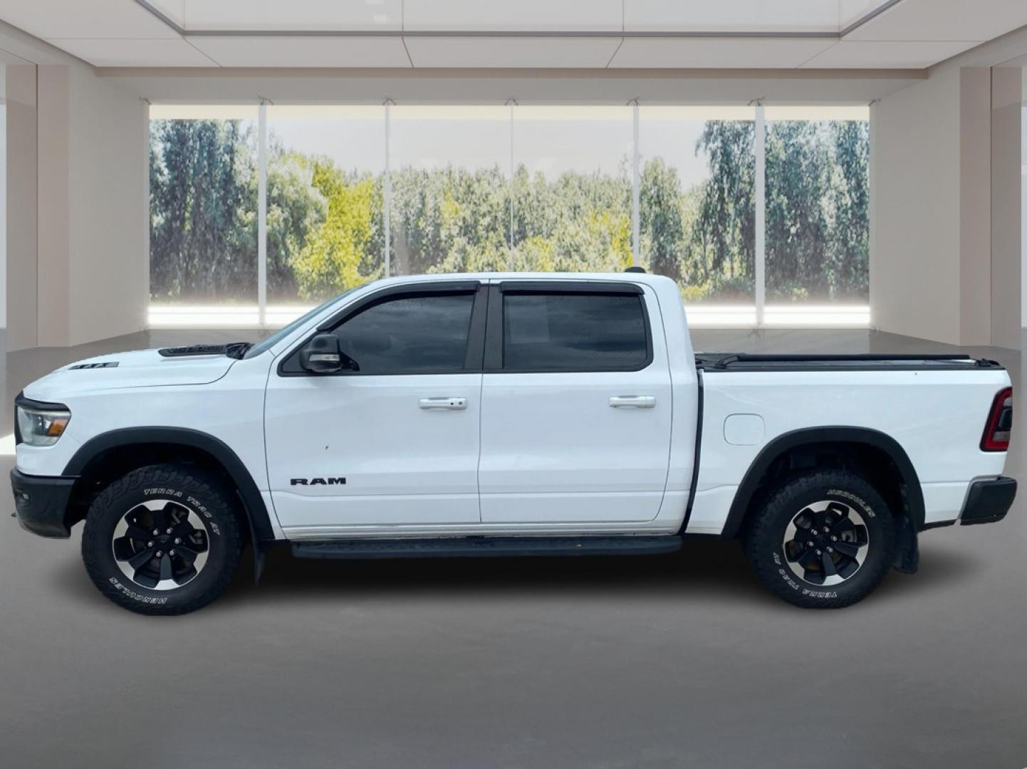 2022 WHITE RAM 1500 REBEL (1C6SRFLT1NN) with an 5.7L engine, Automatic transmission, located at 908 SE 14th Street, Des Moines, IA, 50317, (515) 281-0330, 41.580303, -93.597046- Photo#5