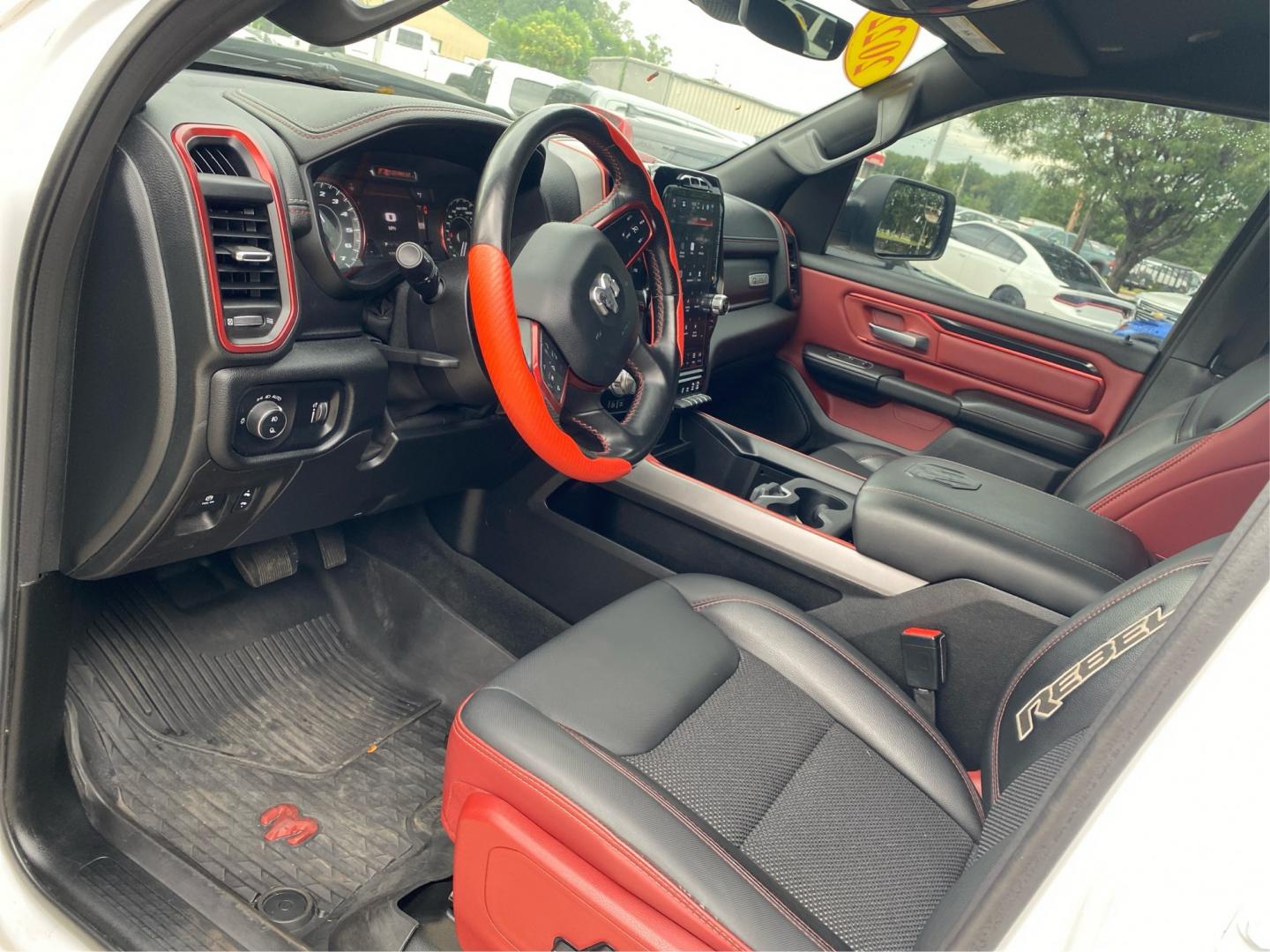 2022 WHITE RAM 1500 REBEL (1C6SRFLT1NN) with an 5.7L engine, Automatic transmission, located at 908 SE 14th Street, Des Moines, IA, 50317, (515) 281-0330, 41.580303, -93.597046- Photo#8