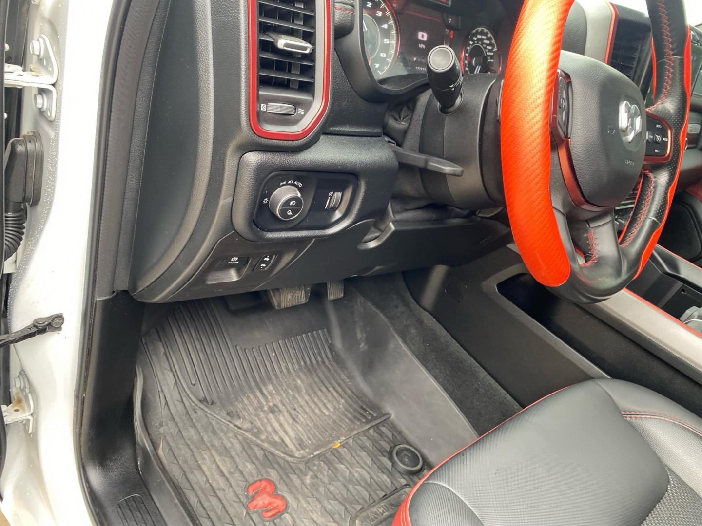 2022 WHITE RAM 1500 REBEL (1C6SRFLT1NN) with an 5.7L engine, Automatic transmission, located at 908 SE 14th Street, Des Moines, IA, 50317, (515) 281-0330, 41.580303, -93.597046- Photo#16