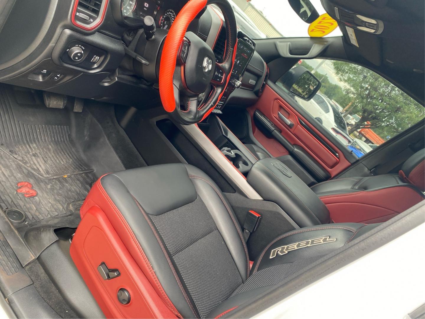 2022 WHITE RAM 1500 REBEL (1C6SRFLT1NN) with an 5.7L engine, Automatic transmission, located at 908 SE 14th Street, Des Moines, IA, 50317, (515) 281-0330, 41.580303, -93.597046- Photo#17
