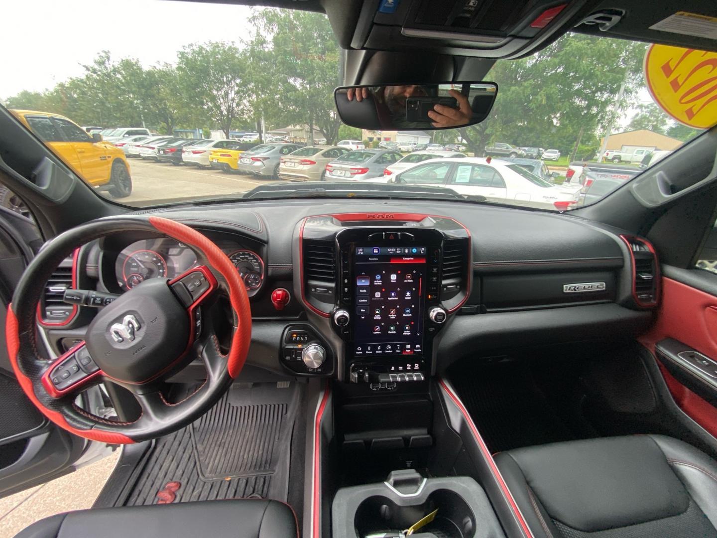 2022 WHITE RAM 1500 REBEL (1C6SRFLT1NN) with an 5.7L engine, Automatic transmission, located at 908 SE 14th Street, Des Moines, IA, 50317, (515) 281-0330, 41.580303, -93.597046- Photo#20