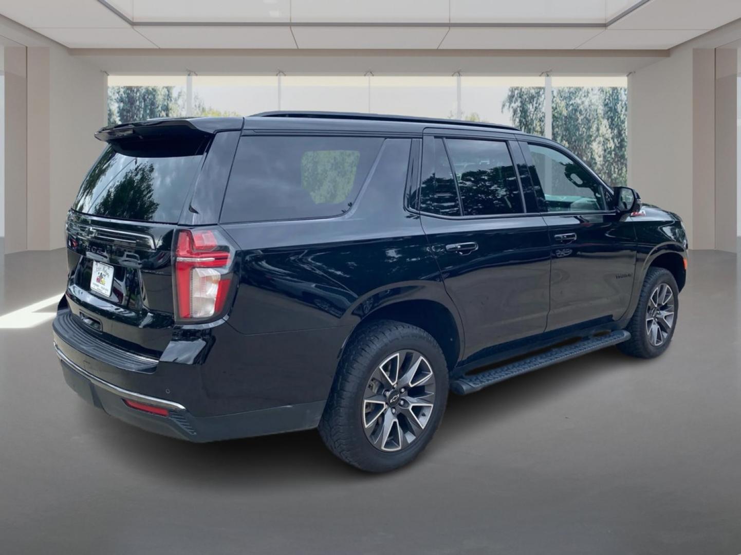 2022 BLACK CHEVROLET TAHOE 1500 Z71 (1GNSKPKD1NR) with an 5.3L engine, Automatic transmission, located at 908 SE 14th Street, Des Moines, IA, 50317, (515) 281-0330, 41.580303, -93.597046- Photo#2