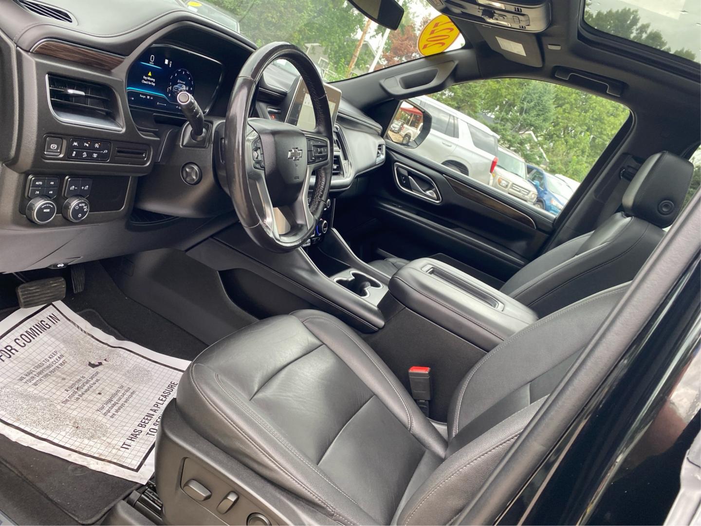2022 BLACK CHEVROLET TAHOE 1500 Z71 (1GNSKPKD1NR) with an 5.3L engine, Automatic transmission, located at 908 SE 14th Street, Des Moines, IA, 50317, (515) 281-0330, 41.580303, -93.597046- Photo#8