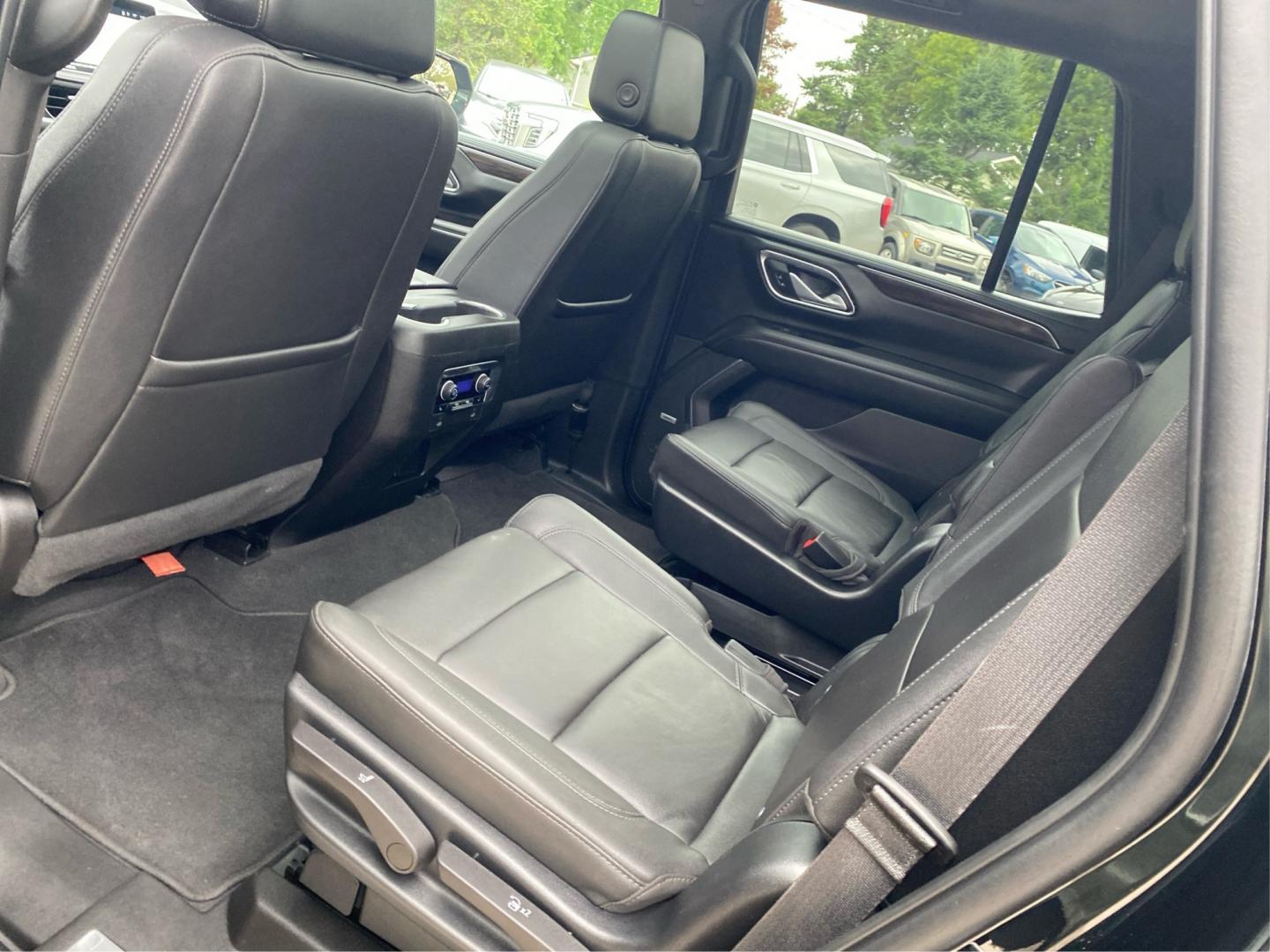 2022 BLACK CHEVROLET TAHOE 1500 Z71 (1GNSKPKD1NR) with an 5.3L engine, Automatic transmission, located at 908 SE 14th Street, Des Moines, IA, 50317, (515) 281-0330, 41.580303, -93.597046- Photo#9