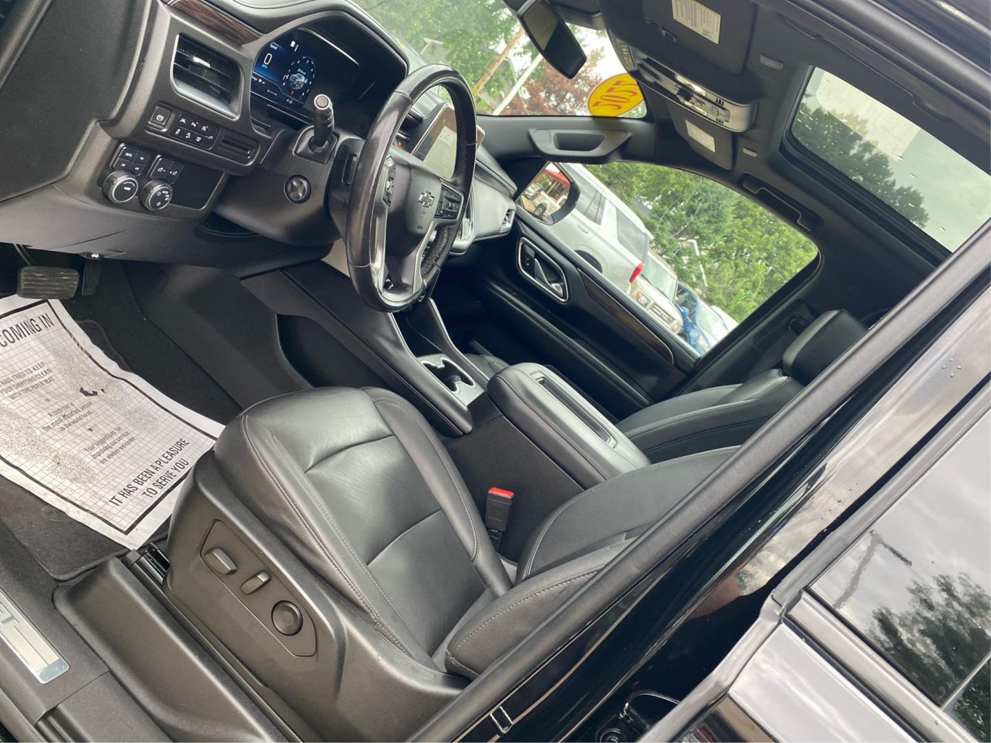 2022 BLACK CHEVROLET TAHOE 1500 Z71 (1GNSKPKD1NR) with an 5.3L engine, Automatic transmission, located at 908 SE 14th Street, Des Moines, IA, 50317, (515) 281-0330, 41.580303, -93.597046- Photo#18
