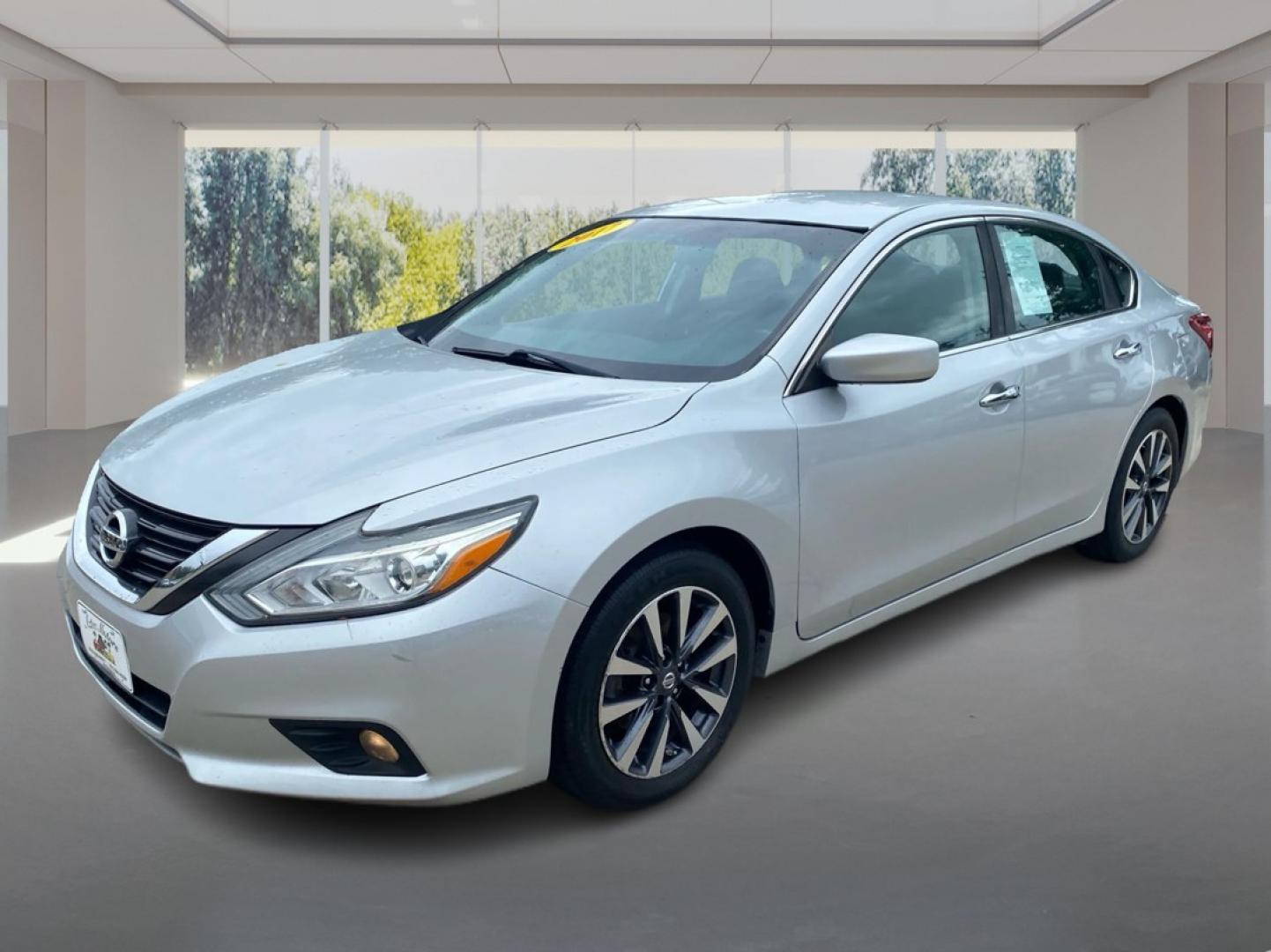 2017 SILVER NISSAN ALTIMA 2.5 (1N4AL3APXHC) with an 2.5L engine, Continuously Variable transmission, located at 908 SE 14th Street, Des Moines, IA, 50317, (515) 281-0330, 41.580303, -93.597046- Photo#7