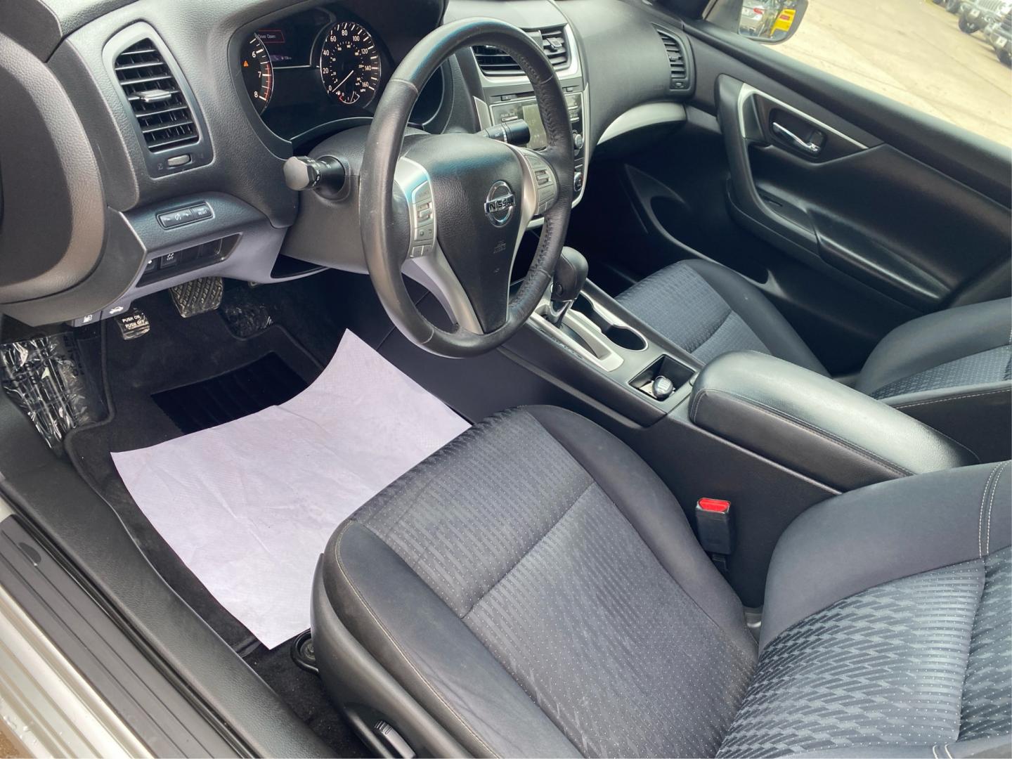 2017 SILVER NISSAN ALTIMA 2.5 (1N4AL3APXHC) with an 2.5L engine, Continuously Variable transmission, located at 908 SE 14th Street, Des Moines, IA, 50317, (515) 281-0330, 41.580303, -93.597046- Photo#8