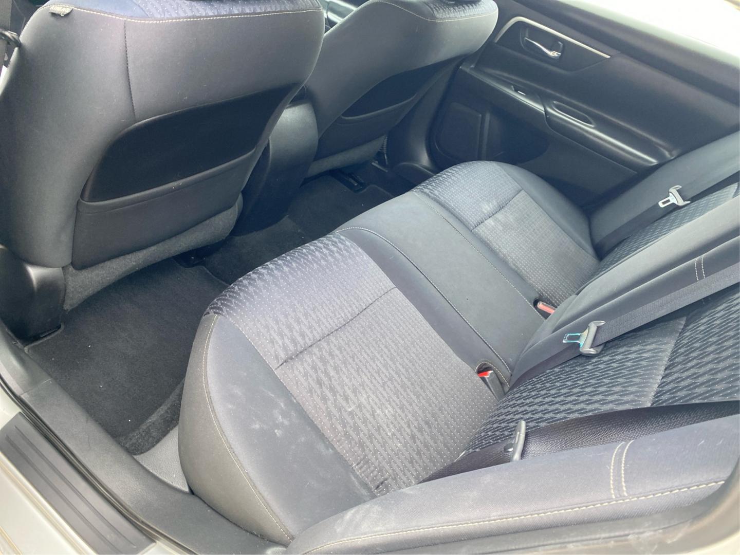 2017 SILVER NISSAN ALTIMA 2.5 (1N4AL3APXHC) with an 2.5L engine, Continuously Variable transmission, located at 908 SE 14th Street, Des Moines, IA, 50317, (515) 281-0330, 41.580303, -93.597046- Photo#9