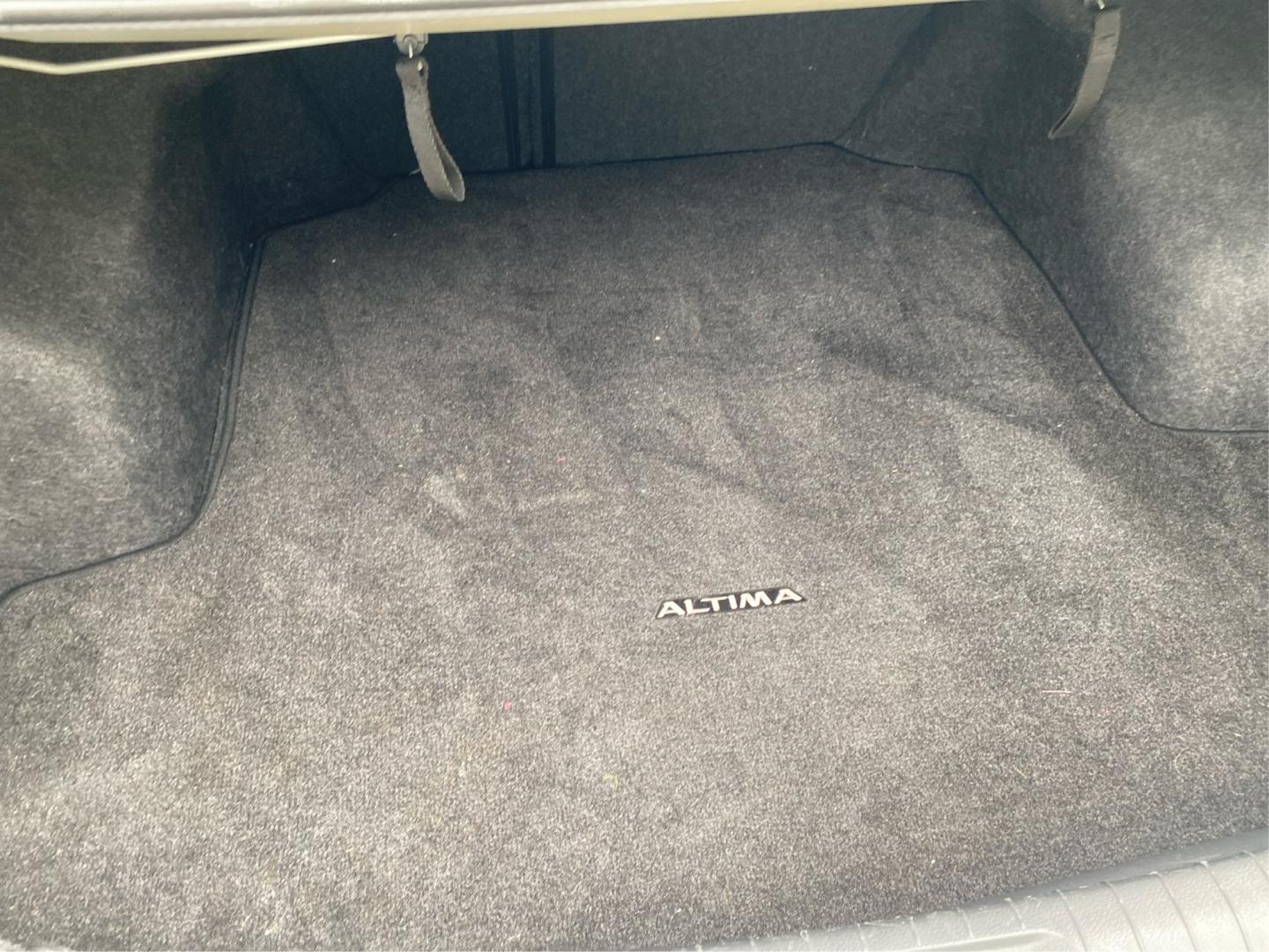 2017 SILVER NISSAN ALTIMA 2.5 (1N4AL3APXHC) with an 2.5L engine, Continuously Variable transmission, located at 908 SE 14th Street, Des Moines, IA, 50317, (515) 281-0330, 41.580303, -93.597046- Photo#12