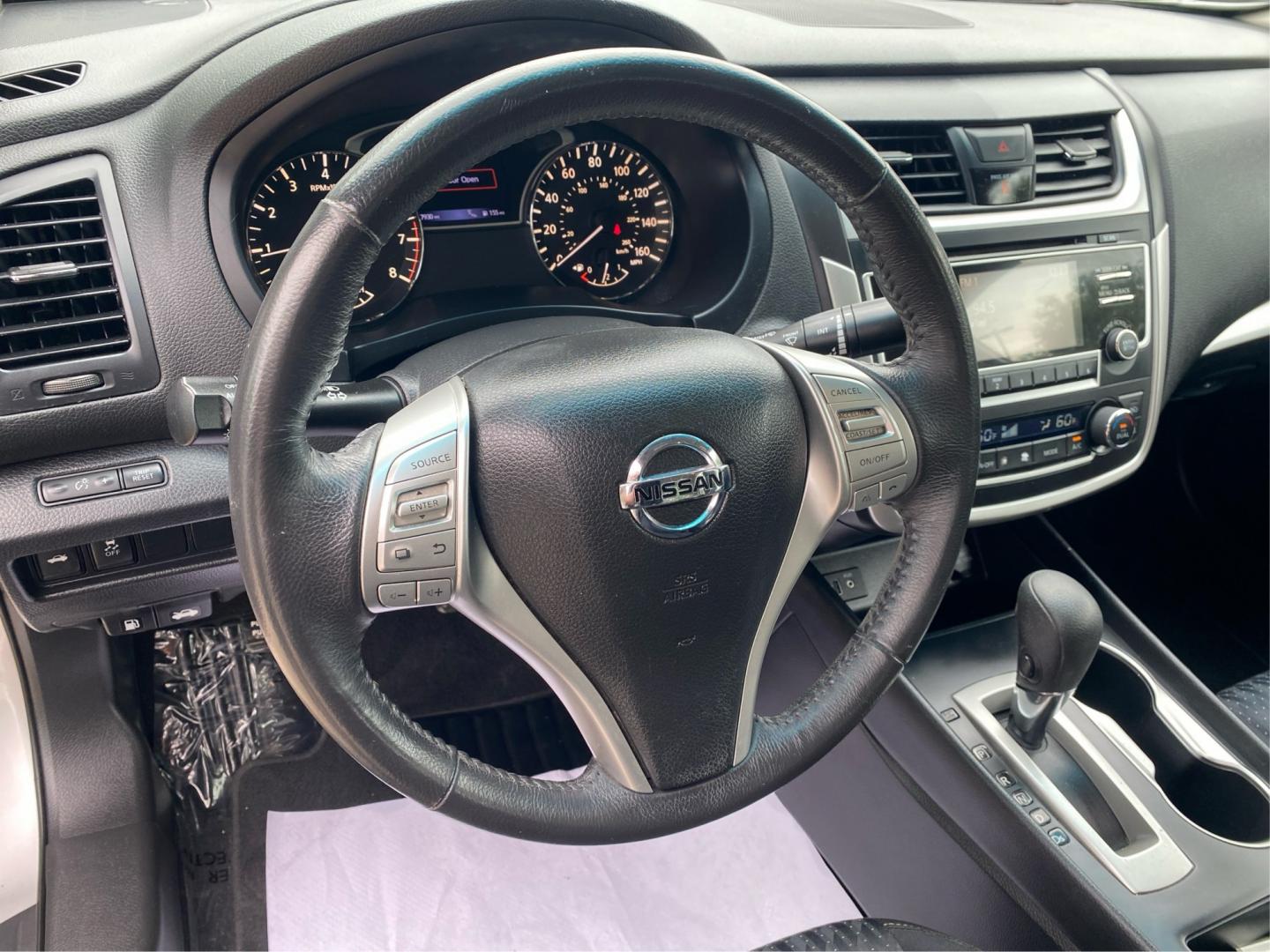 2017 SILVER NISSAN ALTIMA 2.5 (1N4AL3APXHC) with an 2.5L engine, Continuously Variable transmission, located at 908 SE 14th Street, Des Moines, IA, 50317, (515) 281-0330, 41.580303, -93.597046- Photo#16