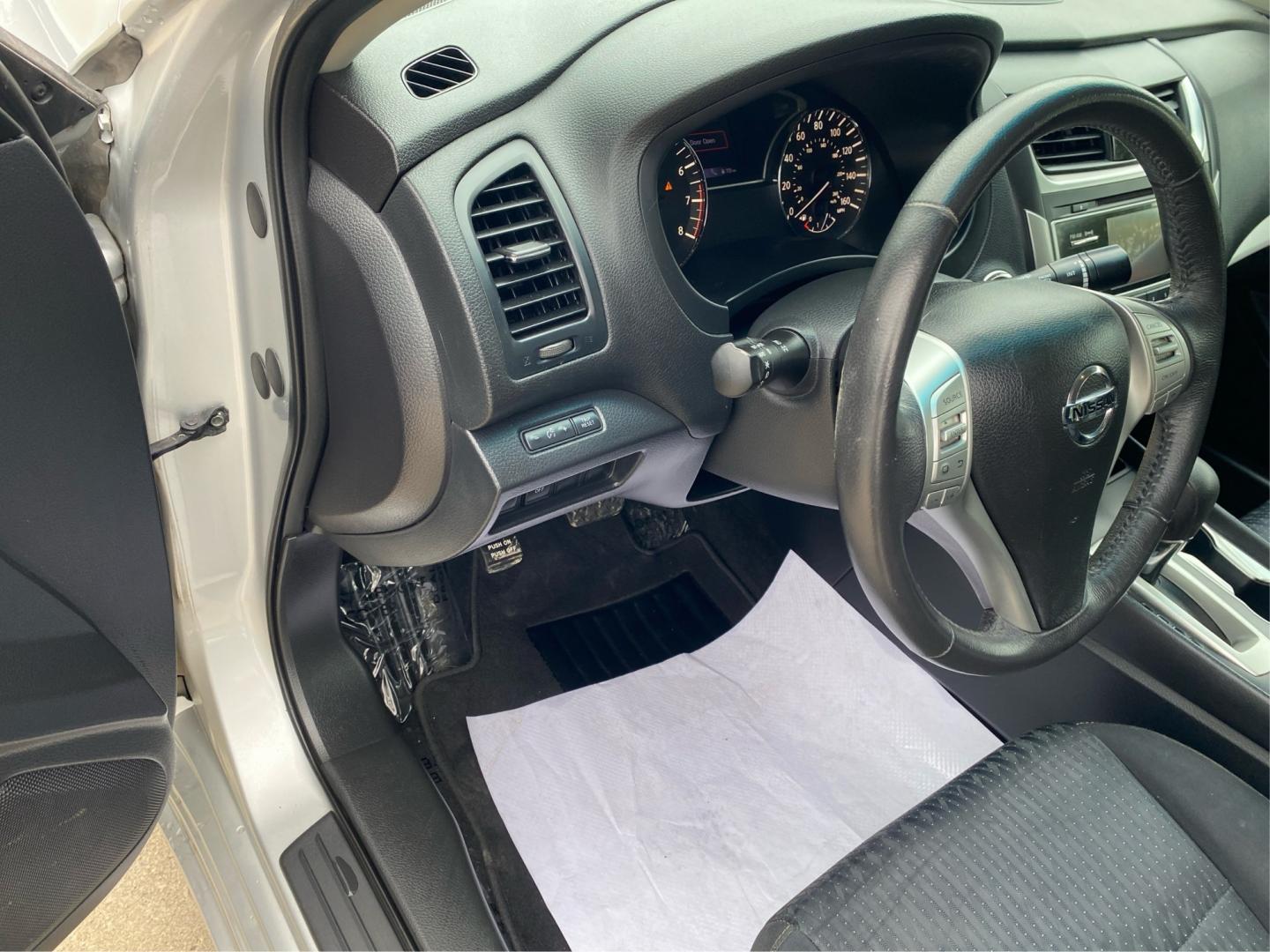 2017 SILVER NISSAN ALTIMA 2.5 (1N4AL3APXHC) with an 2.5L engine, Continuously Variable transmission, located at 908 SE 14th Street, Des Moines, IA, 50317, (515) 281-0330, 41.580303, -93.597046- Photo#17
