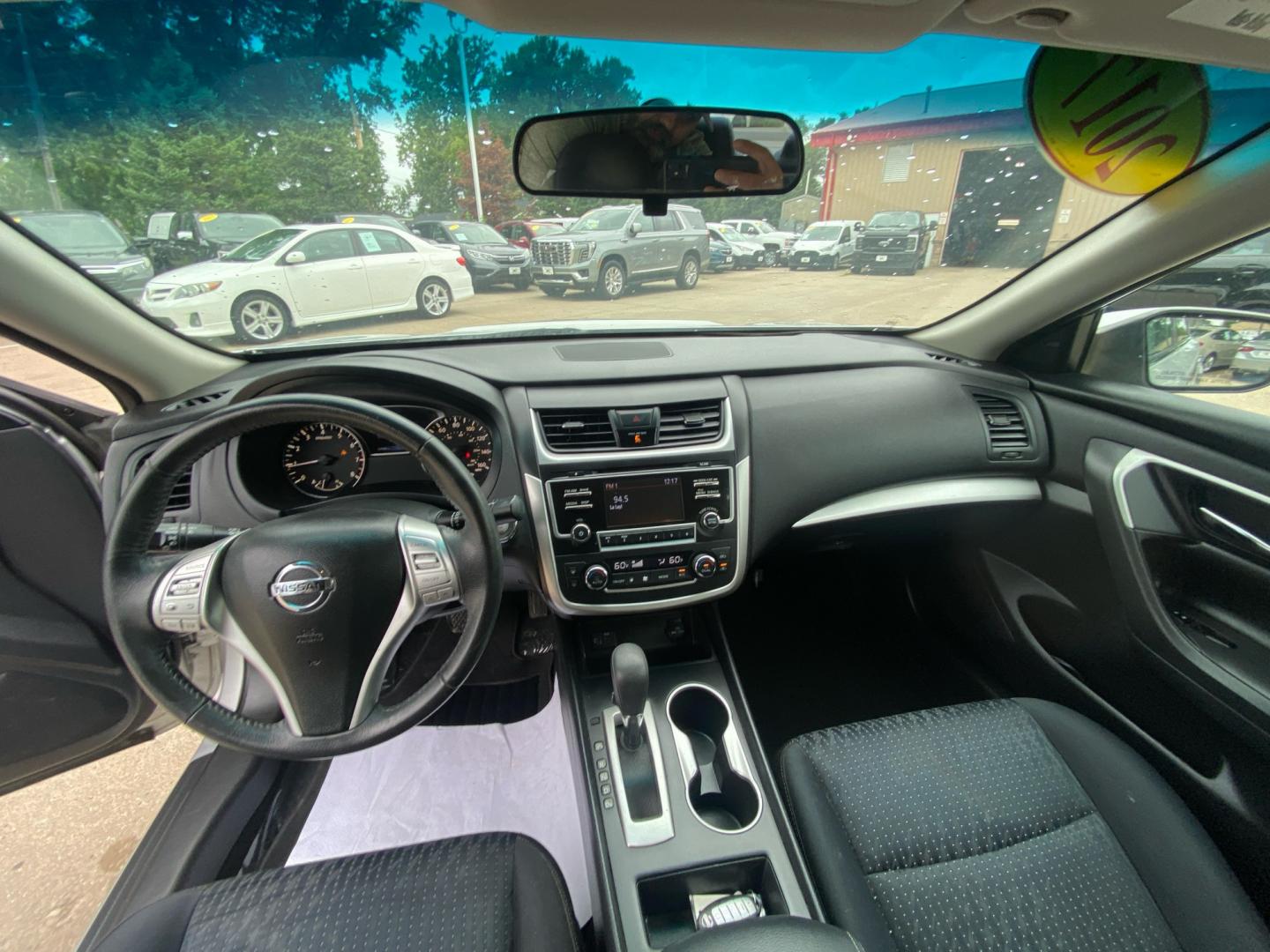 2017 SILVER NISSAN ALTIMA 2.5 (1N4AL3APXHC) with an 2.5L engine, Continuously Variable transmission, located at 908 SE 14th Street, Des Moines, IA, 50317, (515) 281-0330, 41.580303, -93.597046- Photo#21