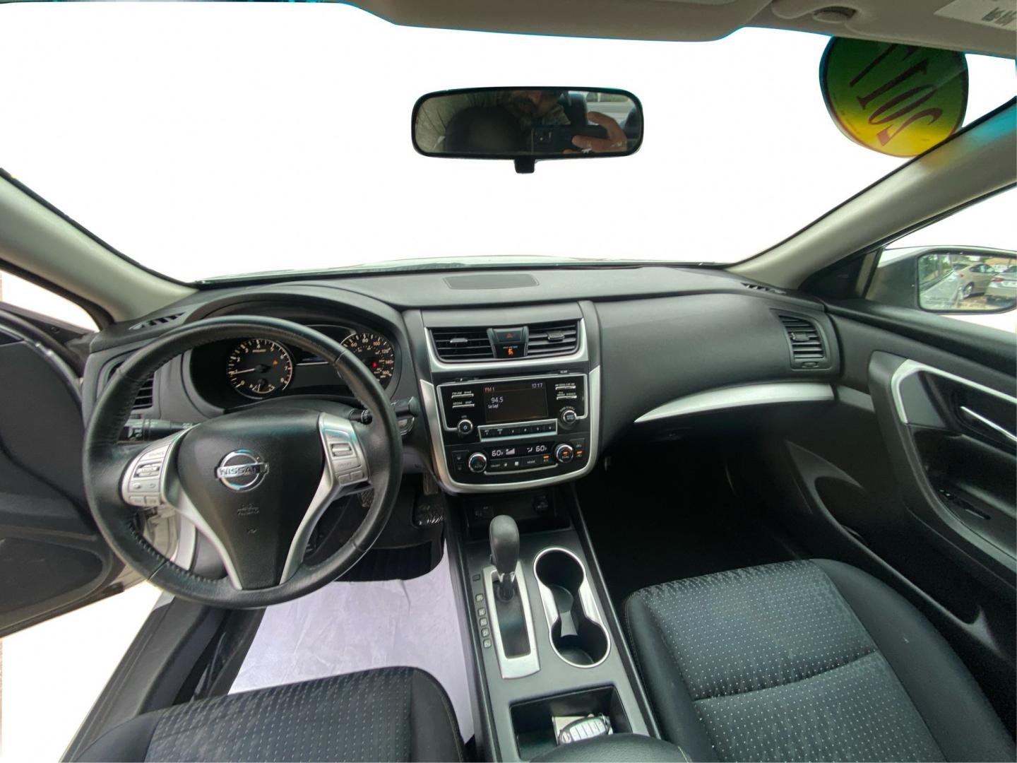 2017 SILVER NISSAN ALTIMA 2.5 (1N4AL3APXHC) with an 2.5L engine, Continuously Variable transmission, located at 908 SE 14th Street, Des Moines, IA, 50317, (515) 281-0330, 41.580303, -93.597046- Photo#22