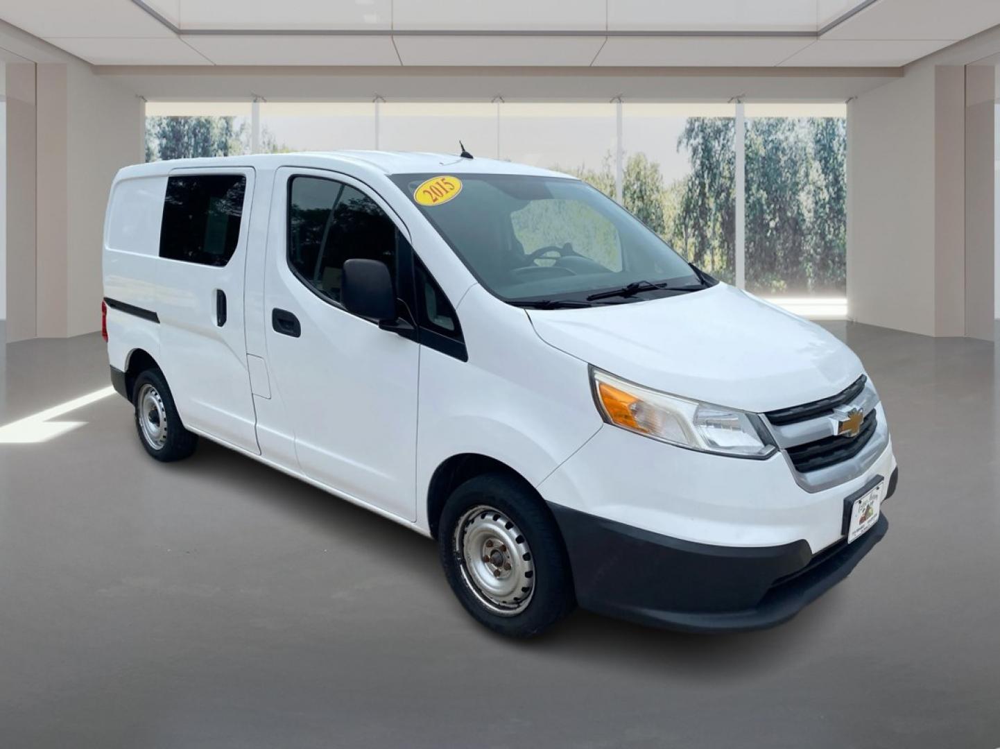 2015 WHITE CHEVROLET CITY EXPRESS LT (3N63M0ZN4FK) with an 2.0L engine, Automatic transmission, located at 908 SE 14th Street, Des Moines, IA, 50317, (515) 281-0330, 41.580303, -93.597046- Photo#0