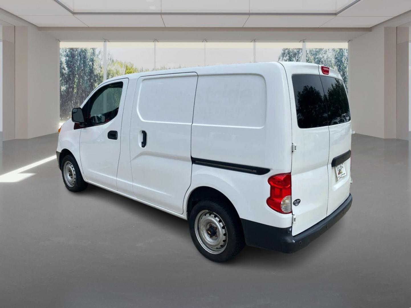 2015 WHITE CHEVROLET CITY EXPRESS LT (3N63M0ZN4FK) with an 2.0L engine, Automatic transmission, located at 908 SE 14th Street, Des Moines, IA, 50317, (515) 281-0330, 41.580303, -93.597046- Photo#4