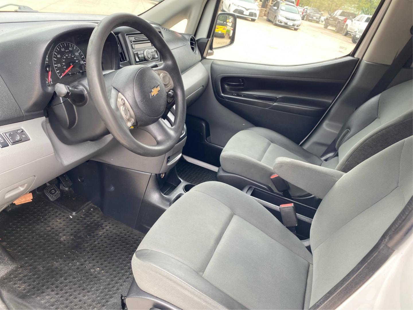 2015 WHITE CHEVROLET CITY EXPRESS LT (3N63M0ZN4FK) with an 2.0L engine, Automatic transmission, located at 908 SE 14th Street, Des Moines, IA, 50317, (515) 281-0330, 41.580303, -93.597046- Photo#8