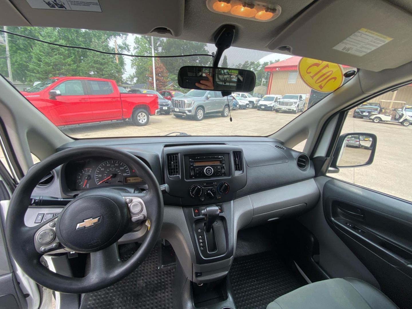 2015 WHITE CHEVROLET CITY EXPRESS LT (3N63M0ZN4FK) with an 2.0L engine, Automatic transmission, located at 908 SE 14th Street, Des Moines, IA, 50317, (515) 281-0330, 41.580303, -93.597046- Photo#18