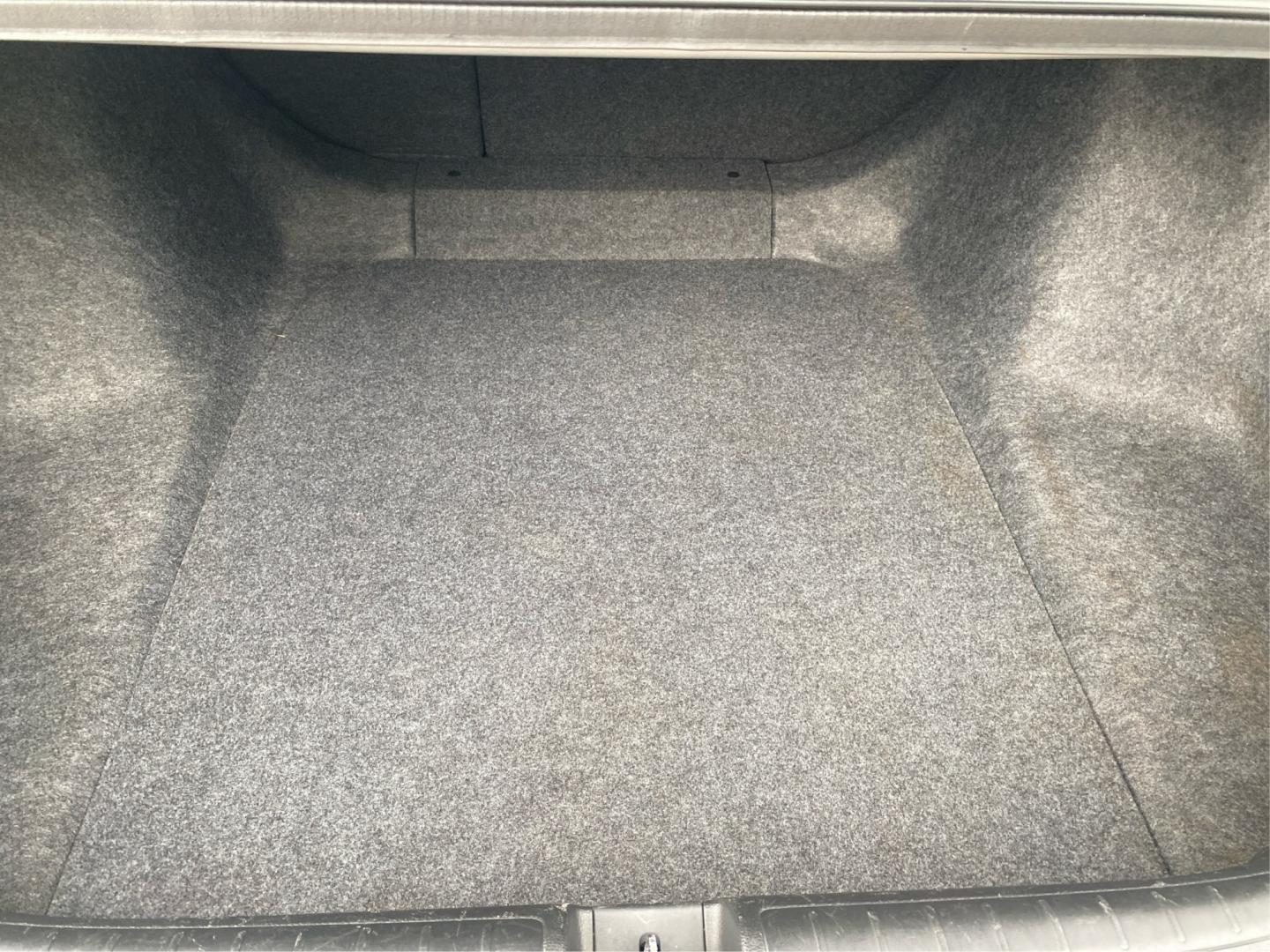2018 SILVER HONDA ACCORD EX (1HGCV1F47JA) with an 1.5L engine, Continuously Variable transmission, located at 908 SE 14th Street, Des Moines, IA, 50317, (515) 281-0330, 41.580303, -93.597046- Photo#12