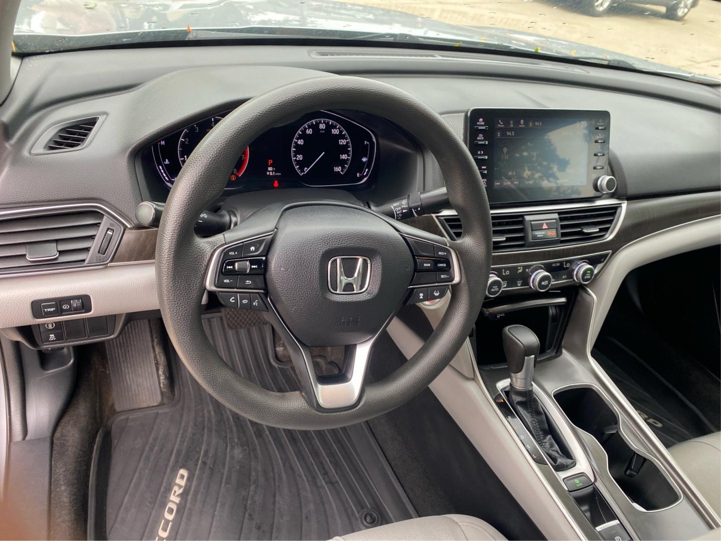 2018 SILVER HONDA ACCORD EX (1HGCV1F47JA) with an 1.5L engine, Continuously Variable transmission, located at 908 SE 14th Street, Des Moines, IA, 50317, (515) 281-0330, 41.580303, -93.597046- Photo#16