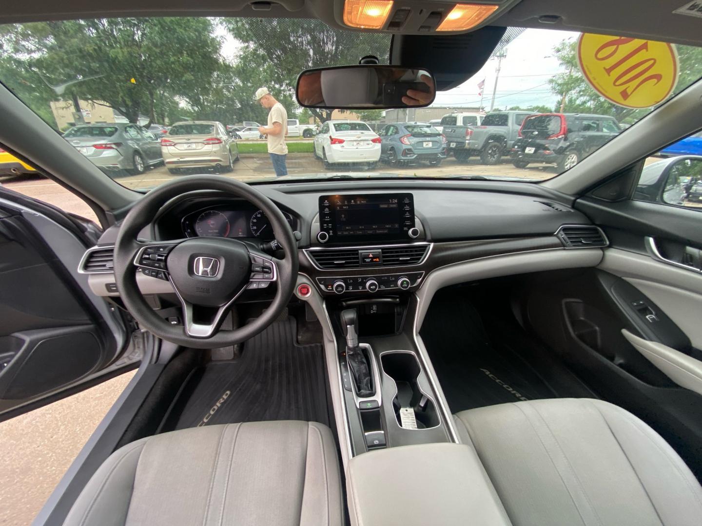 2018 SILVER HONDA ACCORD EX (1HGCV1F47JA) with an 1.5L engine, Continuously Variable transmission, located at 908 SE 14th Street, Des Moines, IA, 50317, (515) 281-0330, 41.580303, -93.597046- Photo#21