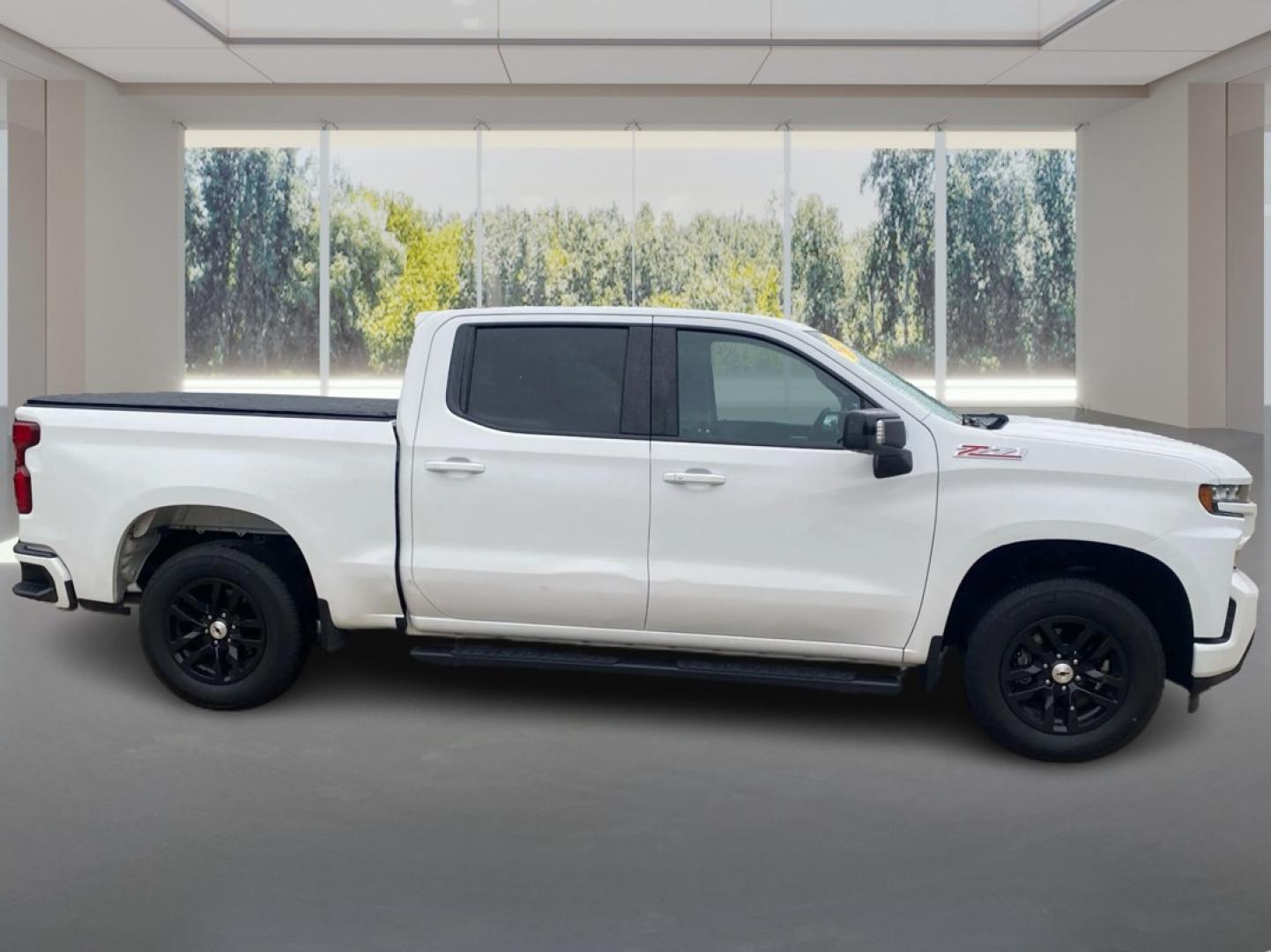 2020 WHITE CHEVROLET SILVERADO 1500 RST (3GCUYEED1LG) with an 5.3L engine, Automatic transmission, located at 908 SE 14th Street, Des Moines, IA, 50317, (515) 281-0330, 41.580303, -93.597046- Photo#1