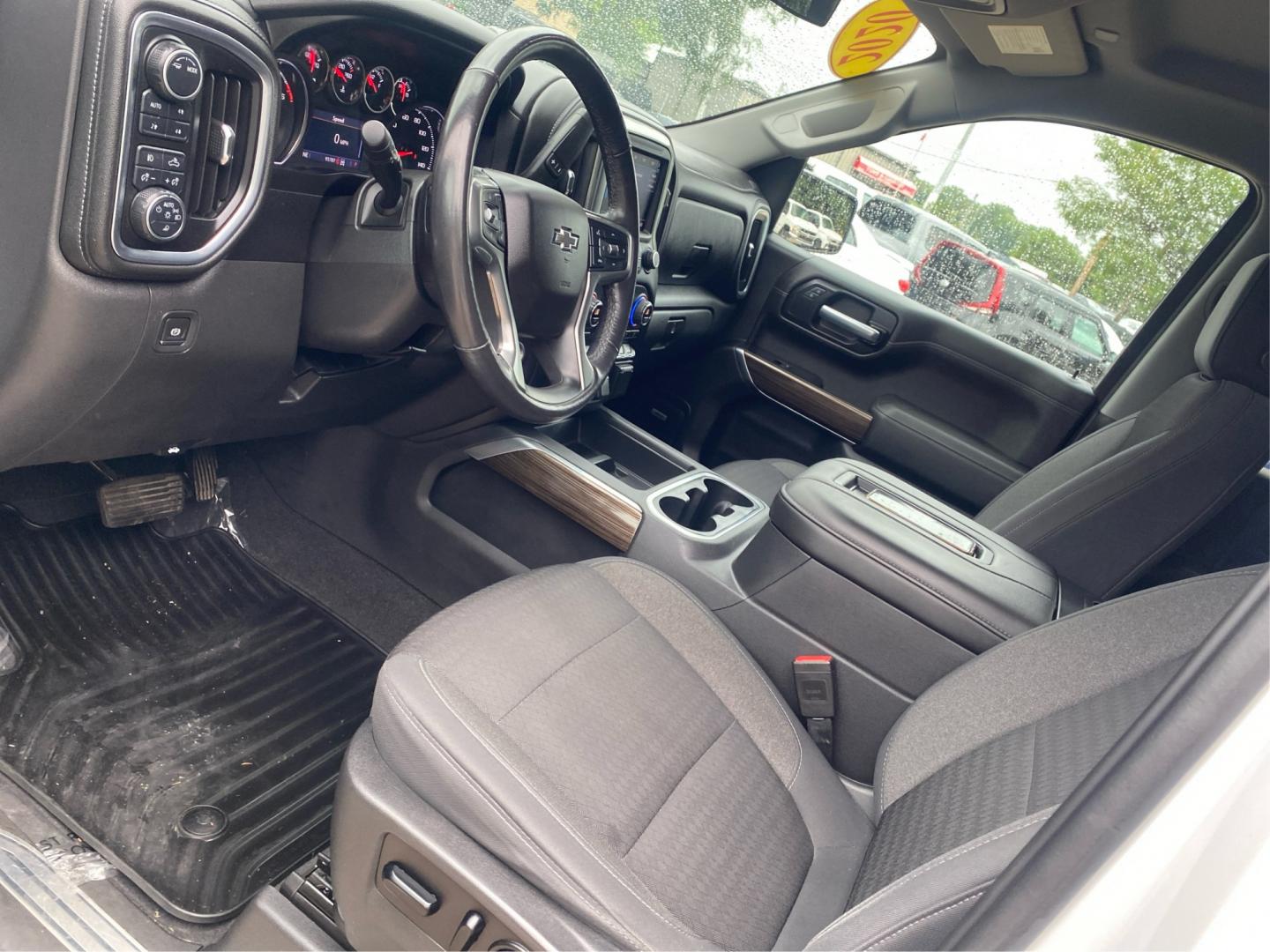 2020 WHITE CHEVROLET SILVERADO 1500 RST (3GCUYEED1LG) with an 5.3L engine, Automatic transmission, located at 908 SE 14th Street, Des Moines, IA, 50317, (515) 281-0330, 41.580303, -93.597046- Photo#8