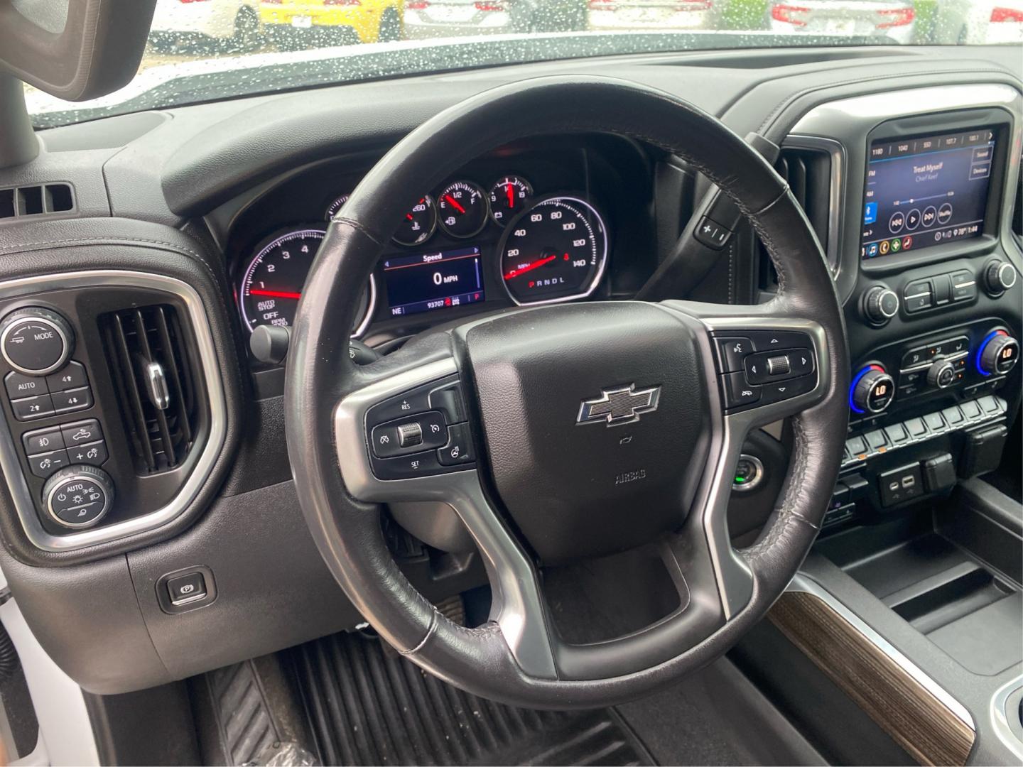 2020 WHITE CHEVROLET SILVERADO 1500 RST (3GCUYEED1LG) with an 5.3L engine, Automatic transmission, located at 908 SE 14th Street, Des Moines, IA, 50317, (515) 281-0330, 41.580303, -93.597046- Photo#15