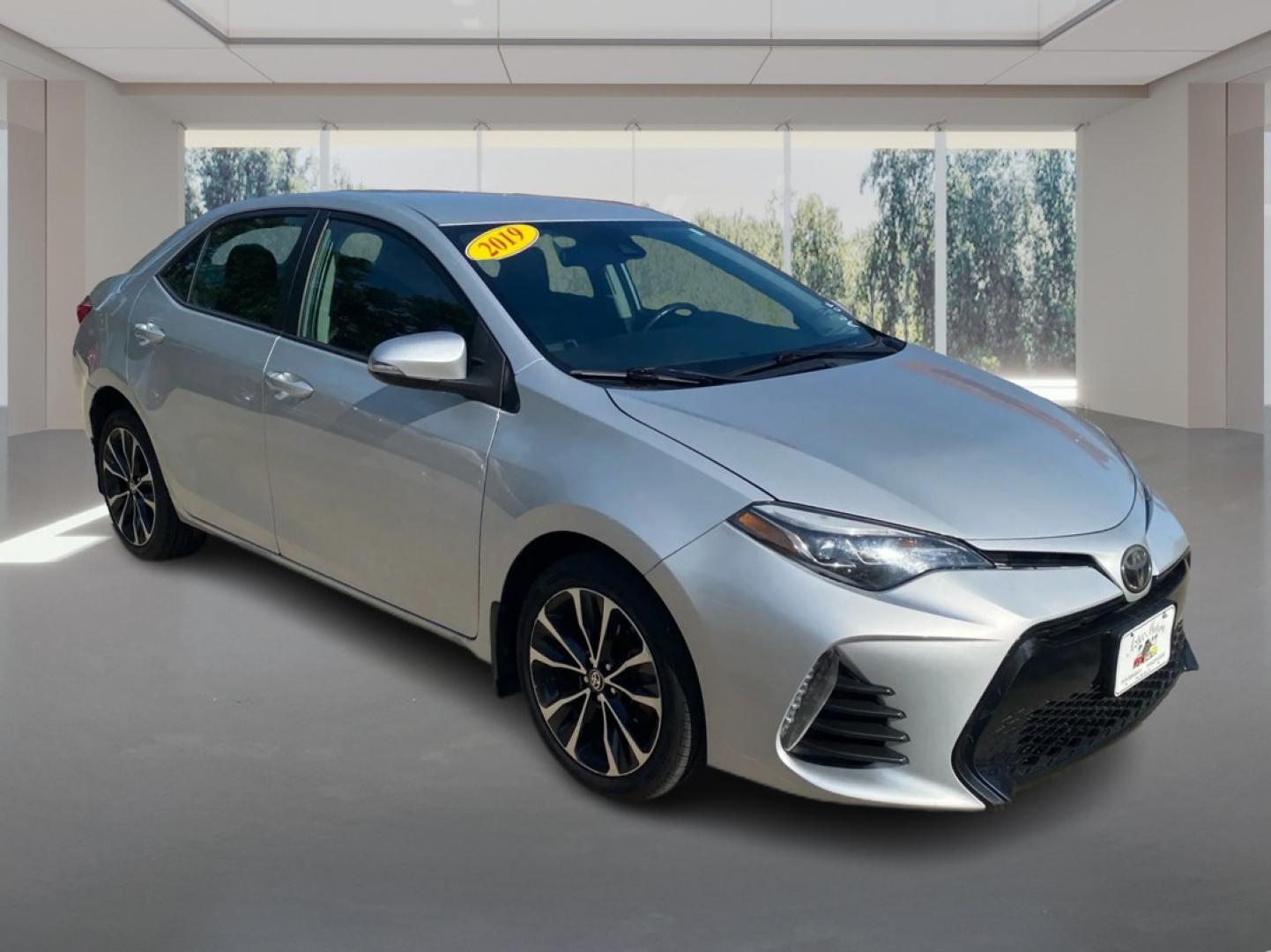 2019 SILVER TOYOTA COROLLA L (2T1BURHE7KC) with an 1.8L engine, Continuously Variable transmission, located at 908 SE 14th Street, Des Moines, IA, 50317, (515) 281-0330, 41.580303, -93.597046- Photo#0