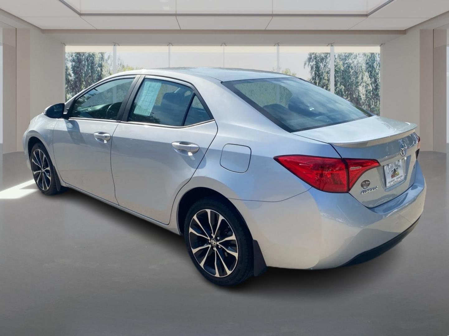 2019 SILVER TOYOTA COROLLA L (2T1BURHE7KC) with an 1.8L engine, Continuously Variable transmission, located at 908 SE 14th Street, Des Moines, IA, 50317, (515) 281-0330, 41.580303, -93.597046- Photo#4