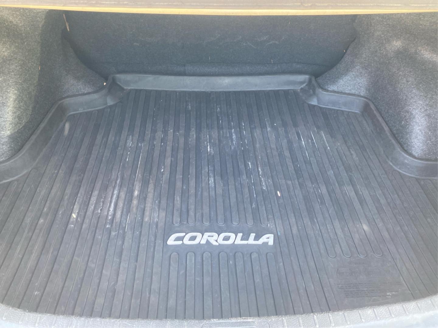 2019 SILVER TOYOTA COROLLA L (2T1BURHE7KC) with an 1.8L engine, Continuously Variable transmission, located at 908 SE 14th Street, Des Moines, IA, 50317, (515) 281-0330, 41.580303, -93.597046- Photo#12