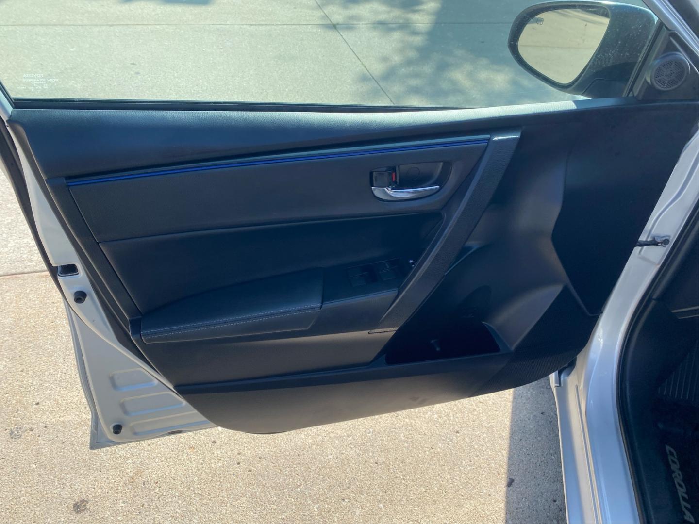 2019 SILVER TOYOTA COROLLA L (2T1BURHE7KC) with an 1.8L engine, Continuously Variable transmission, located at 908 SE 14th Street, Des Moines, IA, 50317, (515) 281-0330, 41.580303, -93.597046- Photo#19