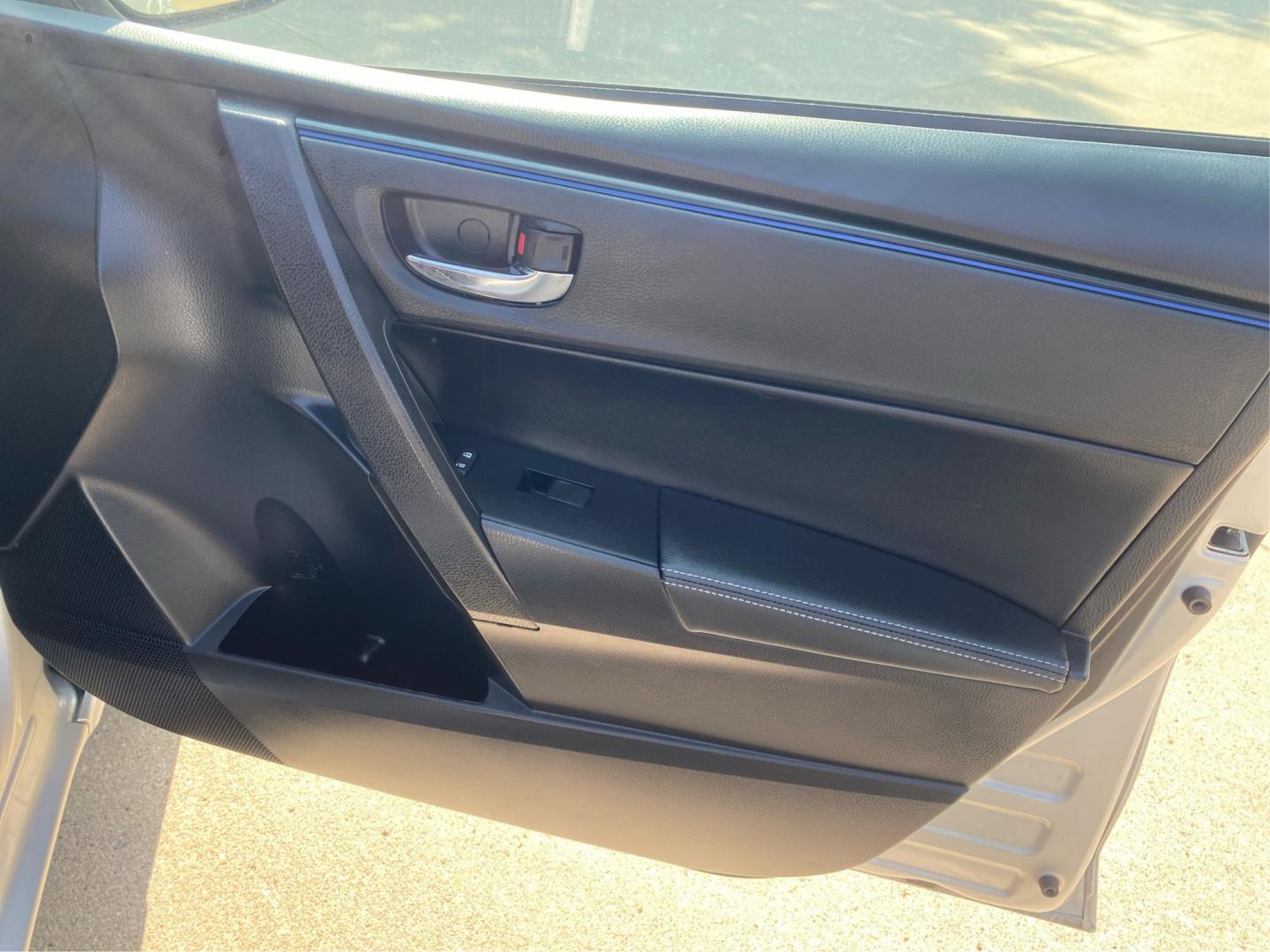 2019 SILVER TOYOTA COROLLA L (2T1BURHE7KC) with an 1.8L engine, Continuously Variable transmission, located at 908 SE 14th Street, Des Moines, IA, 50317, (515) 281-0330, 41.580303, -93.597046- Photo#20