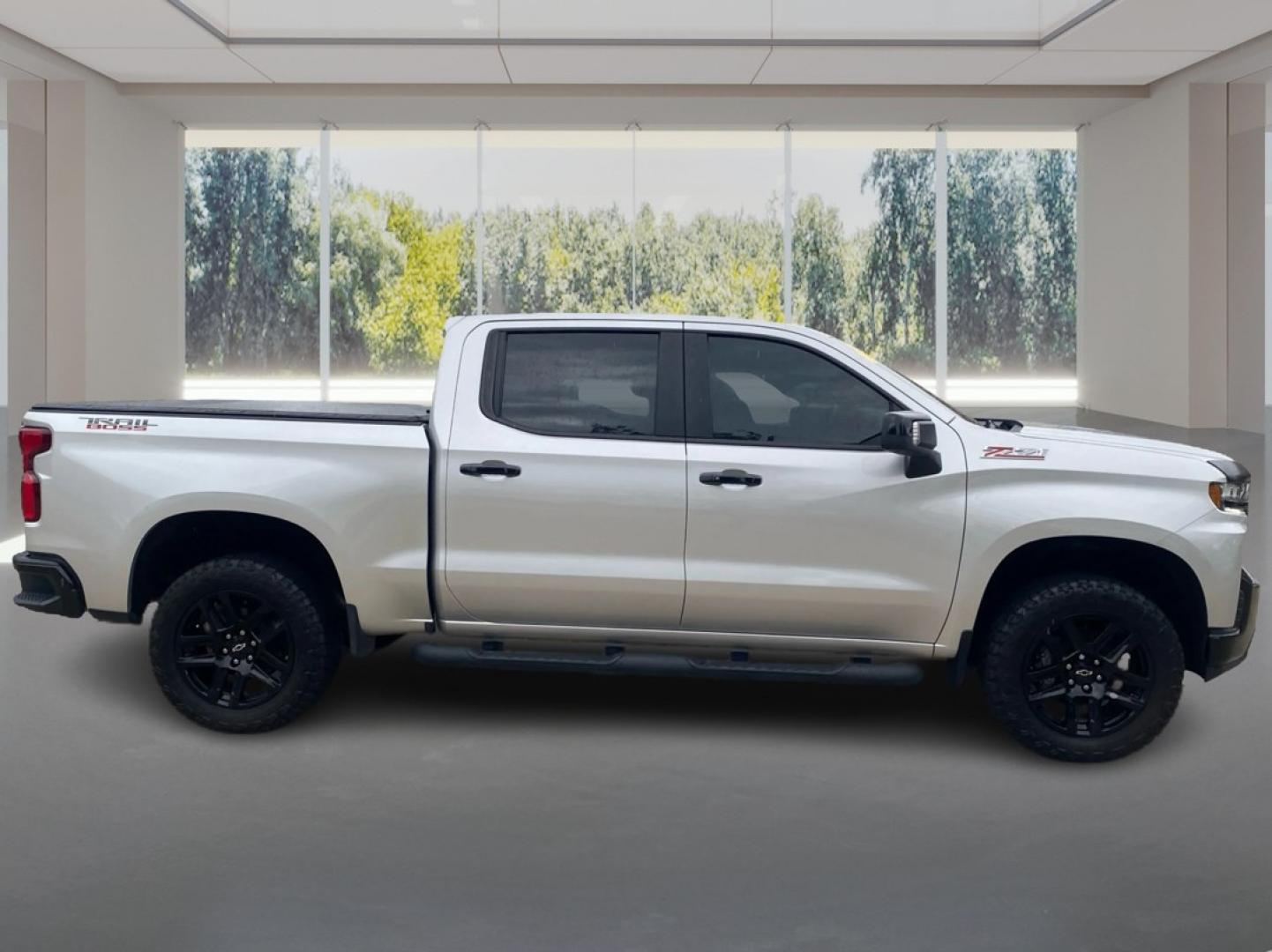 2022 SILVER CHEVROLET SILVERADO LTD 1 LT TRAIL BOSS (3GCPYFEL1NG) with an 6.2L engine, Automatic transmission, located at 908 SE 14th Street, Des Moines, IA, 50317, (515) 281-0330, 41.580303, -93.597046- Photo#1