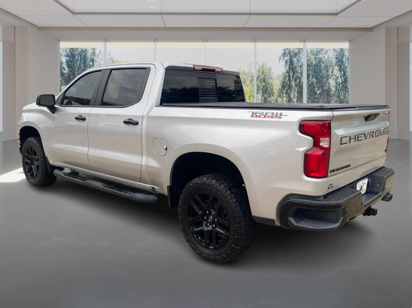 2022 SILVER CHEVROLET SILVERADO LTD 1 LT TRAIL BOSS (3GCPYFEL1NG) with an 6.2L engine, Automatic transmission, located at 908 SE 14th Street, Des Moines, IA, 50317, (515) 281-0330, 41.580303, -93.597046- Photo#4