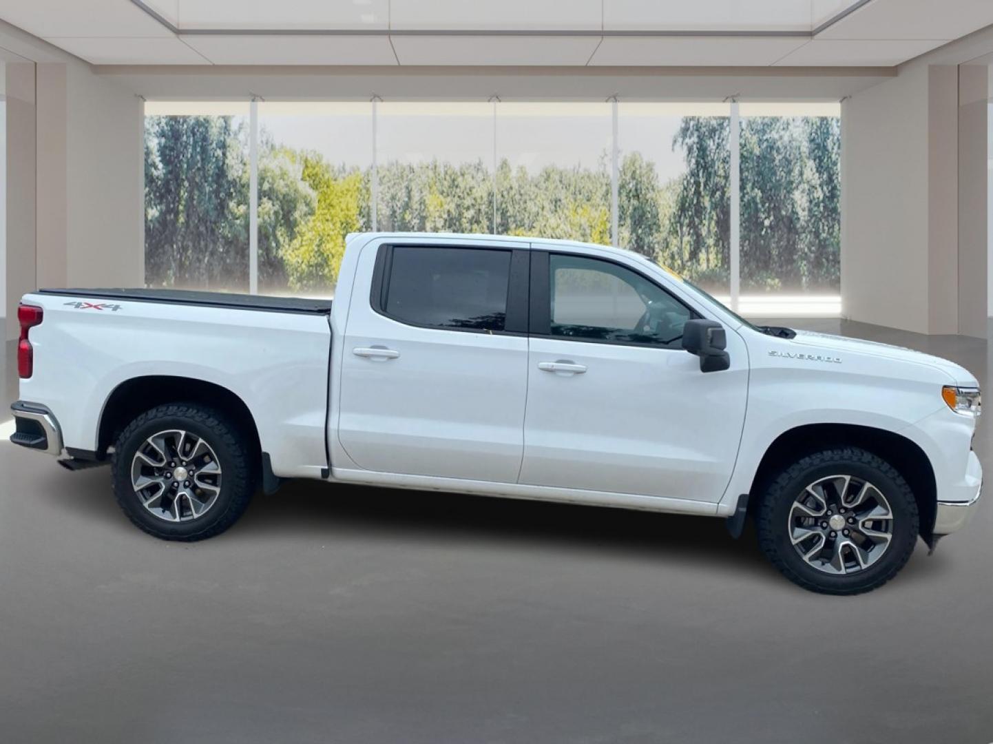 2023 WHITE CHEVROLET SILVERADO 1500 LT (1GCPDDEK7PZ) with an 2.7L engine, Automatic transmission, located at 908 SE 14th Street, Des Moines, IA, 50317, (515) 281-0330, 41.580303, -93.597046- Photo#1