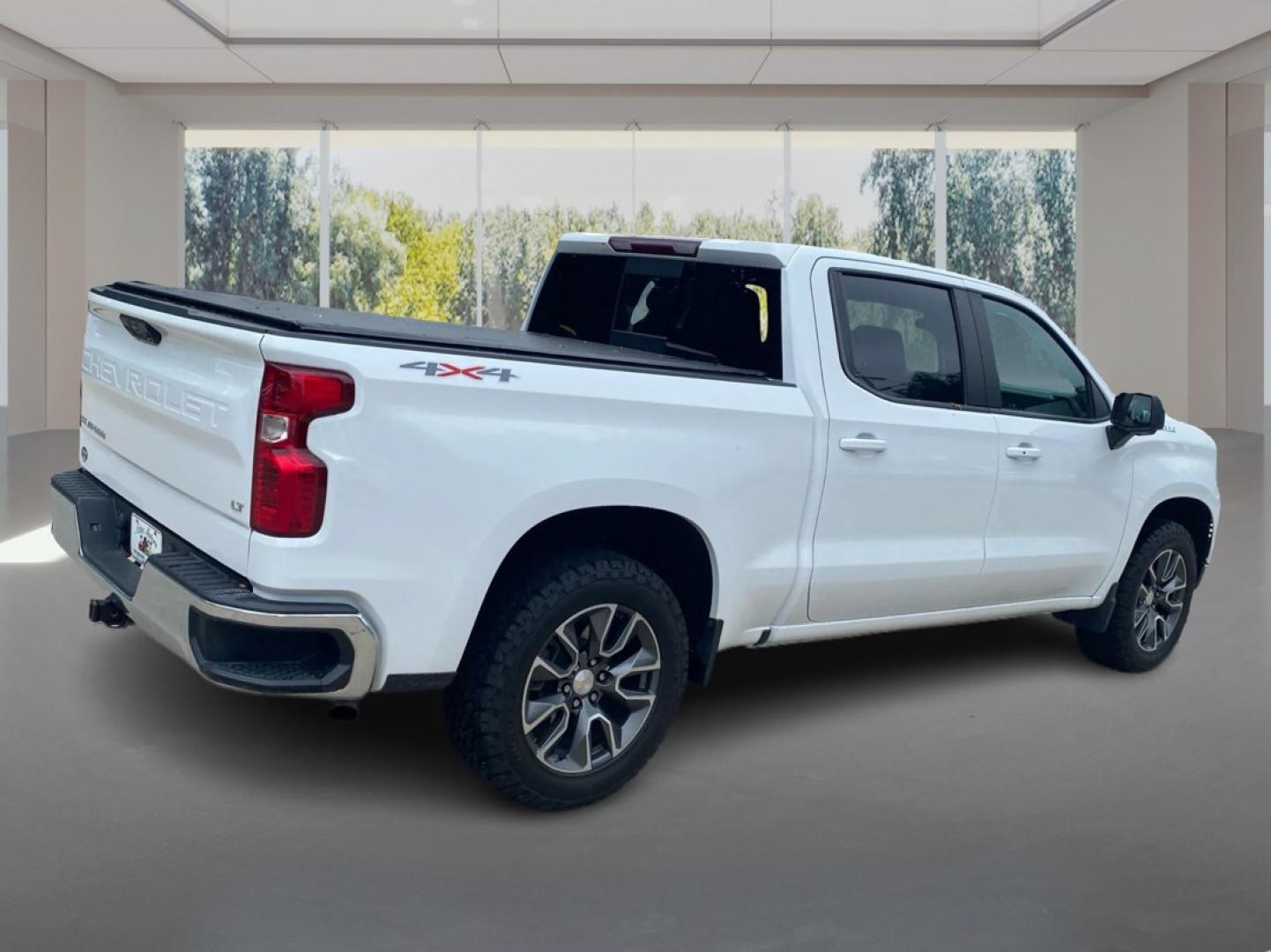 2023 WHITE CHEVROLET SILVERADO 1500 LT (1GCPDDEK7PZ) with an 2.7L engine, Automatic transmission, located at 908 SE 14th Street, Des Moines, IA, 50317, (515) 281-0330, 41.580303, -93.597046- Photo#2
