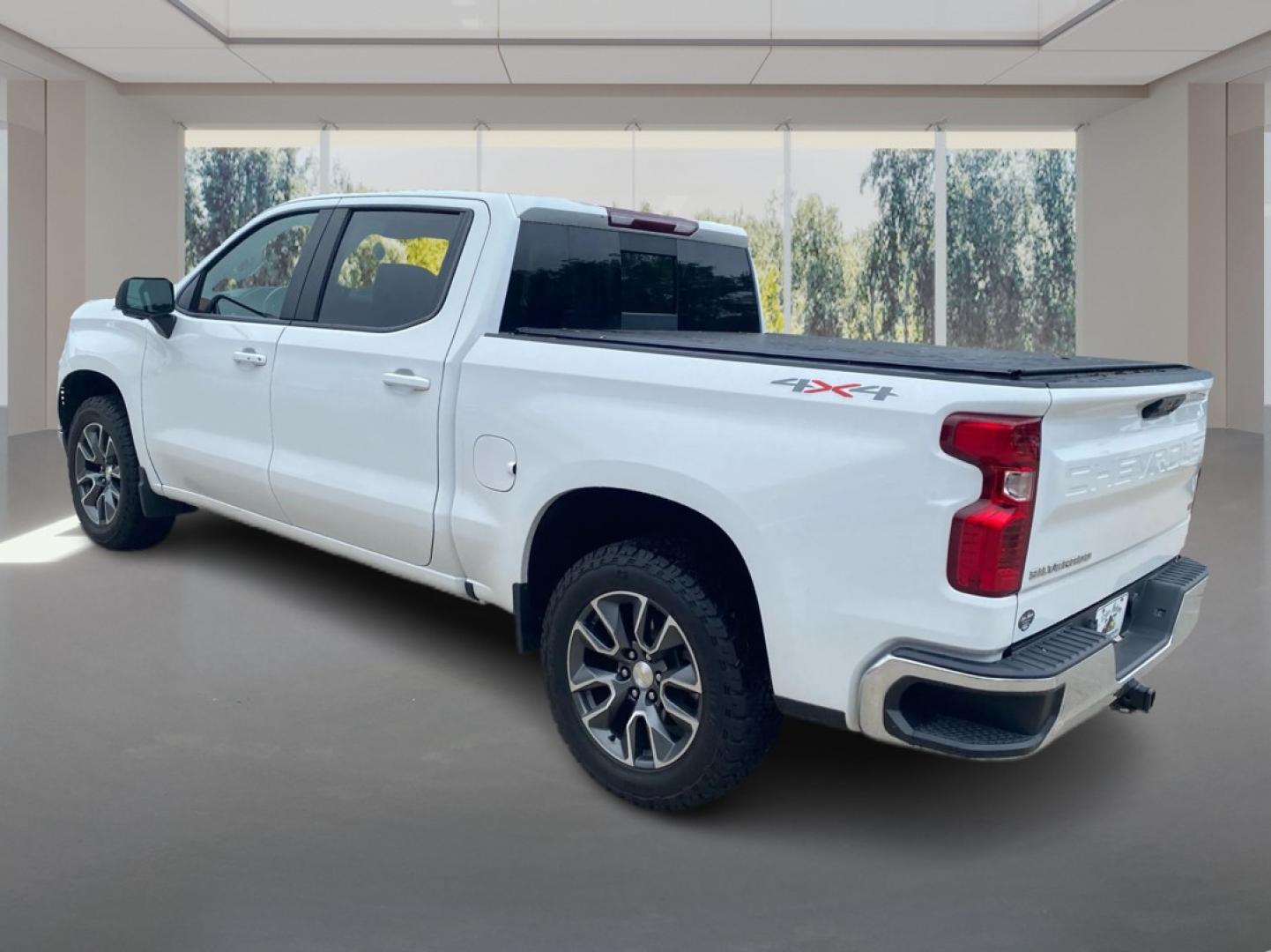 2023 WHITE CHEVROLET SILVERADO 1500 LT (1GCPDDEK7PZ) with an 2.7L engine, Automatic transmission, located at 908 SE 14th Street, Des Moines, IA, 50317, (515) 281-0330, 41.580303, -93.597046- Photo#4