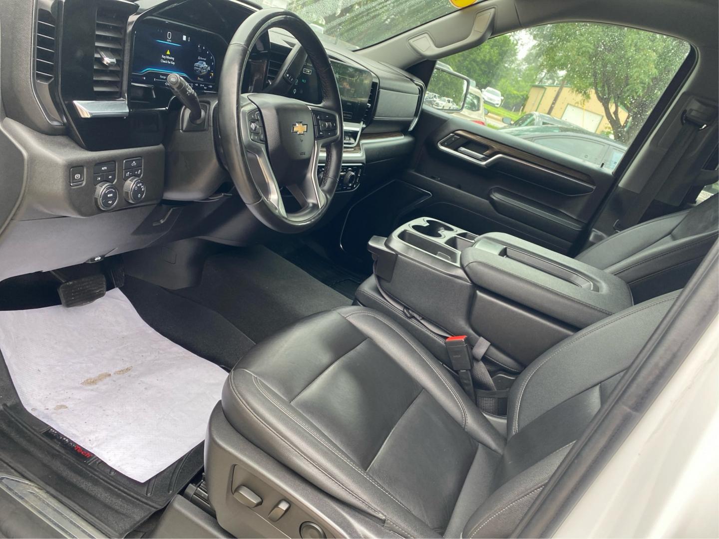2023 WHITE CHEVROLET SILVERADO 1500 LT (1GCPDDEK7PZ) with an 2.7L engine, Automatic transmission, located at 908 SE 14th Street, Des Moines, IA, 50317, (515) 281-0330, 41.580303, -93.597046- Photo#8