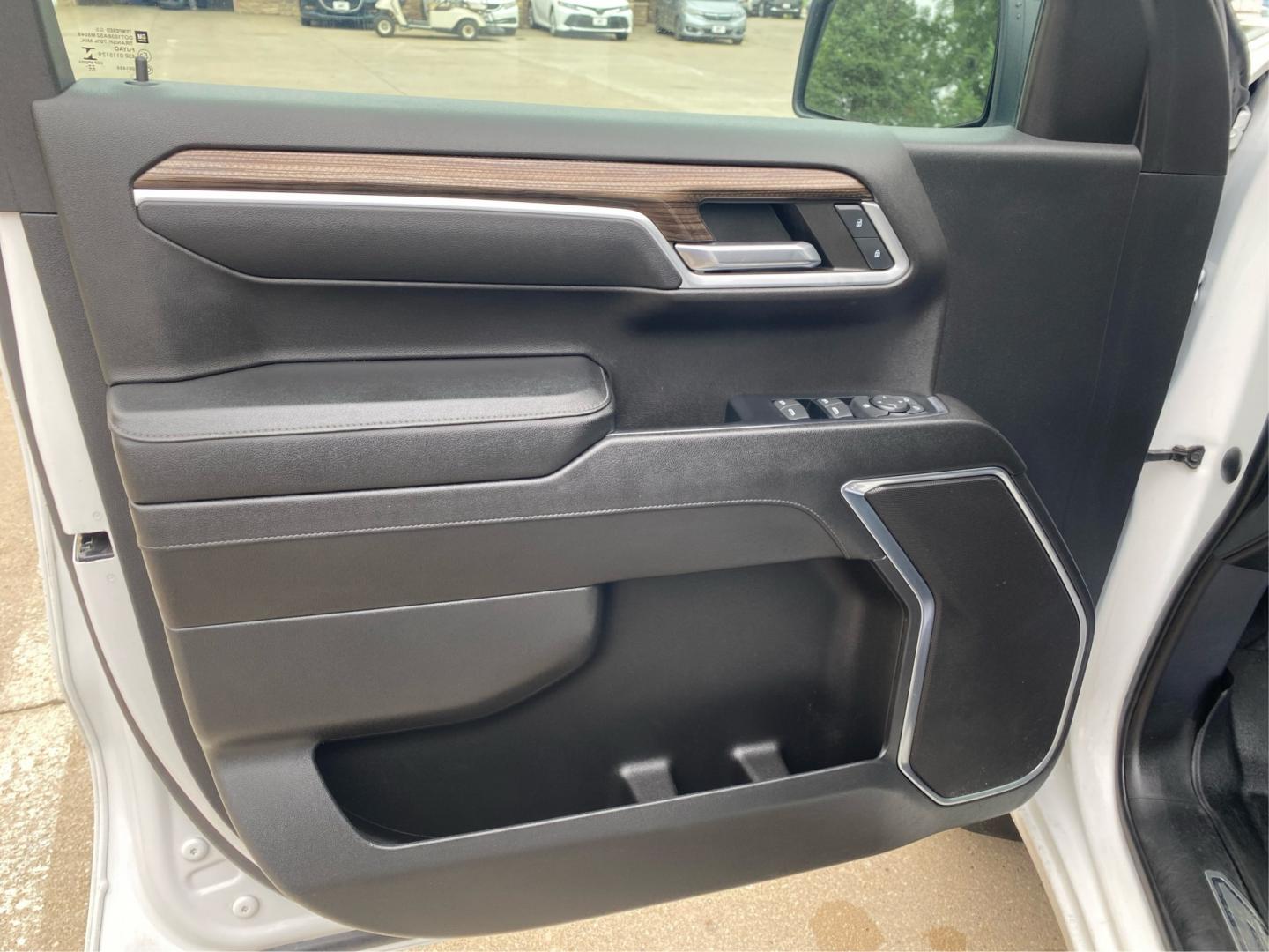 2023 WHITE CHEVROLET SILVERADO 1500 LT (1GCPDDEK7PZ) with an 2.7L engine, Automatic transmission, located at 908 SE 14th Street, Des Moines, IA, 50317, (515) 281-0330, 41.580303, -93.597046- Photo#18