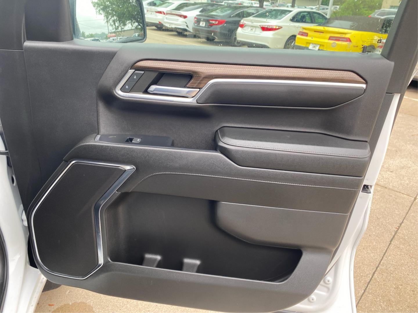 2023 WHITE CHEVROLET SILVERADO 1500 LT (1GCPDDEK7PZ) with an 2.7L engine, Automatic transmission, located at 908 SE 14th Street, Des Moines, IA, 50317, (515) 281-0330, 41.580303, -93.597046- Photo#19