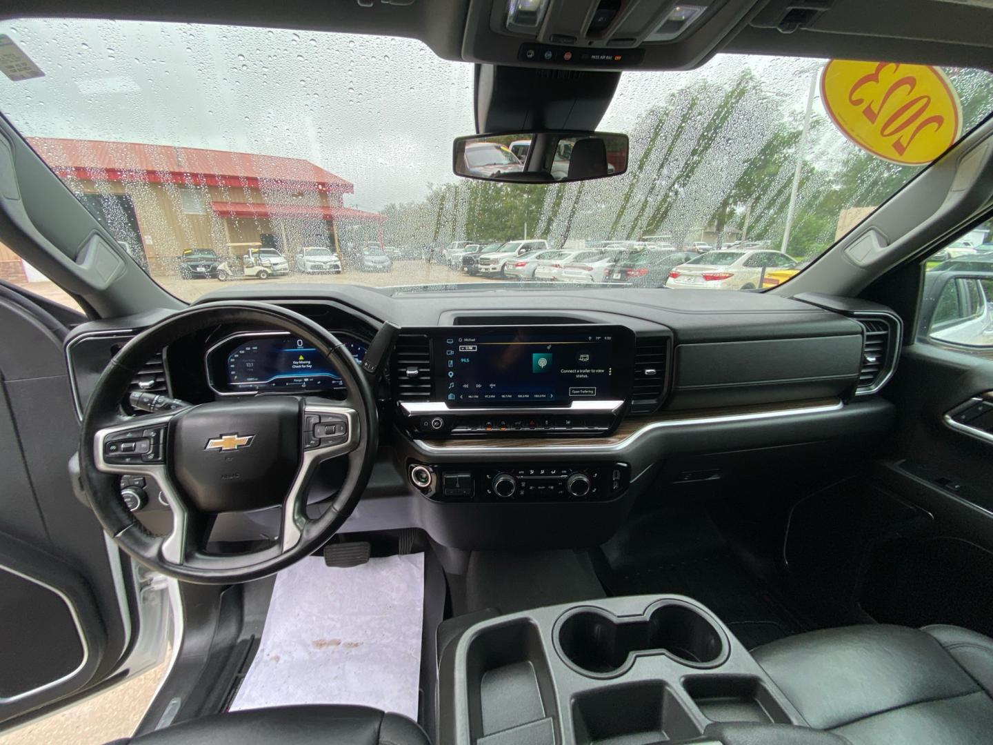2023 WHITE CHEVROLET SILVERADO 1500 LT (1GCPDDEK7PZ) with an 2.7L engine, Automatic transmission, located at 908 SE 14th Street, Des Moines, IA, 50317, (515) 281-0330, 41.580303, -93.597046- Photo#20