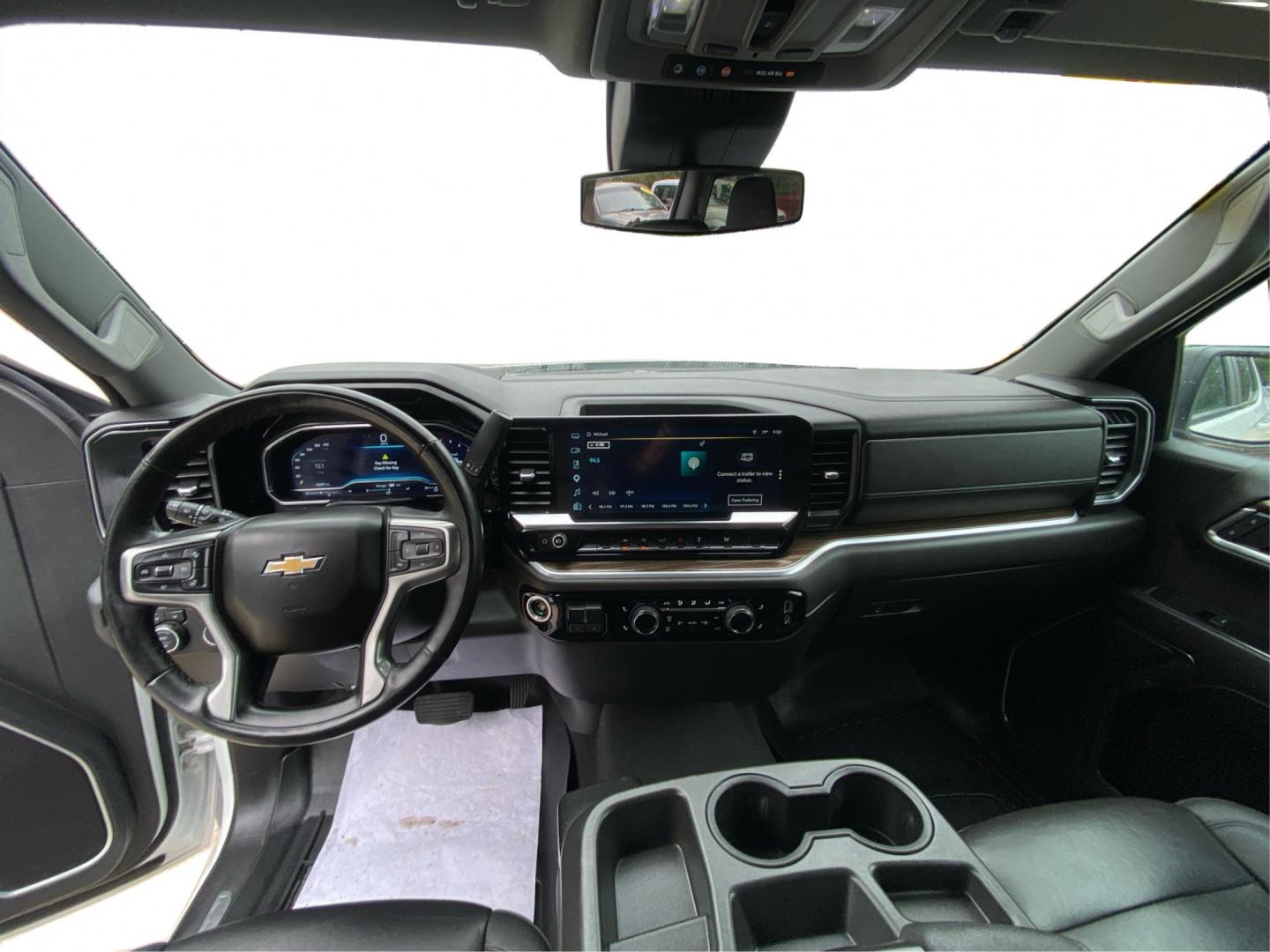 2023 WHITE CHEVROLET SILVERADO 1500 LT (1GCPDDEK7PZ) with an 2.7L engine, Automatic transmission, located at 908 SE 14th Street, Des Moines, IA, 50317, (515) 281-0330, 41.580303, -93.597046- Photo#21